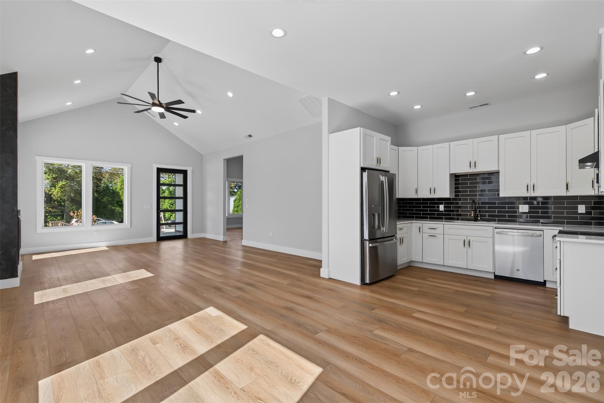 Single Family Residence at 305 Chadwick Avenue, Hendersonville, photo 5 of 35