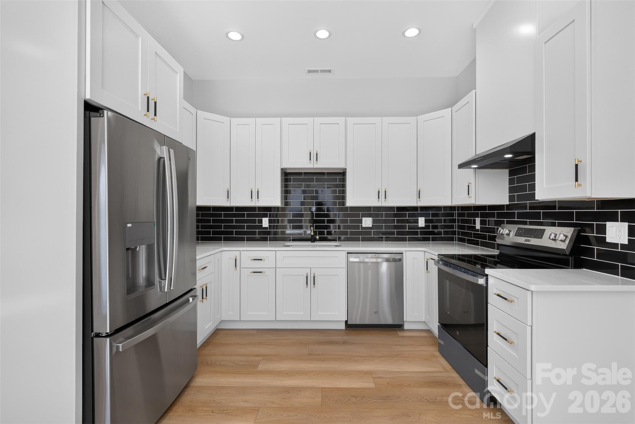Single Family Residence at 305 Chadwick Avenue, Hendersonville, photo 6 of 35
