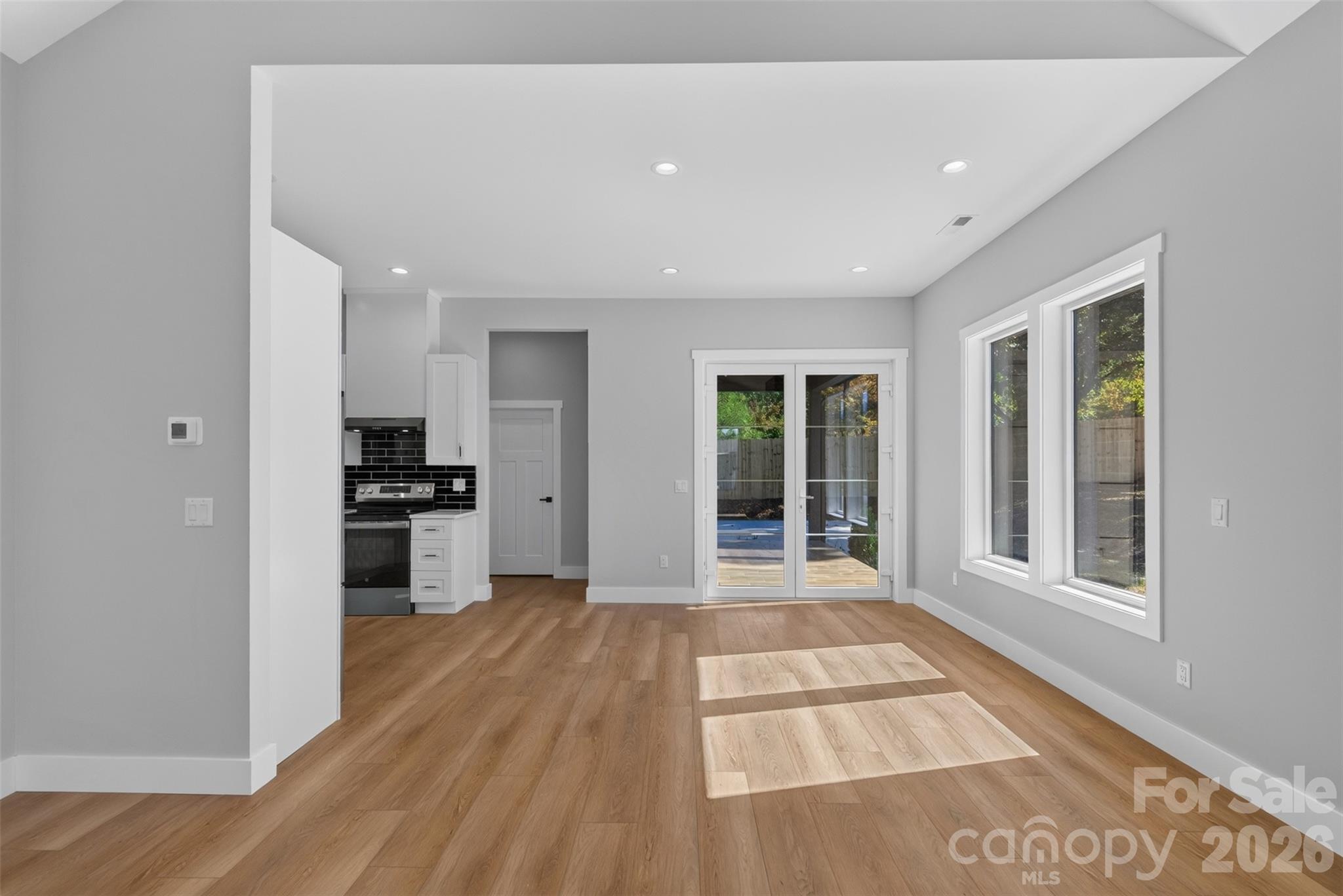 Single Family Residence at 305 Chadwick Avenue, Hendersonville, photo 11 of 35