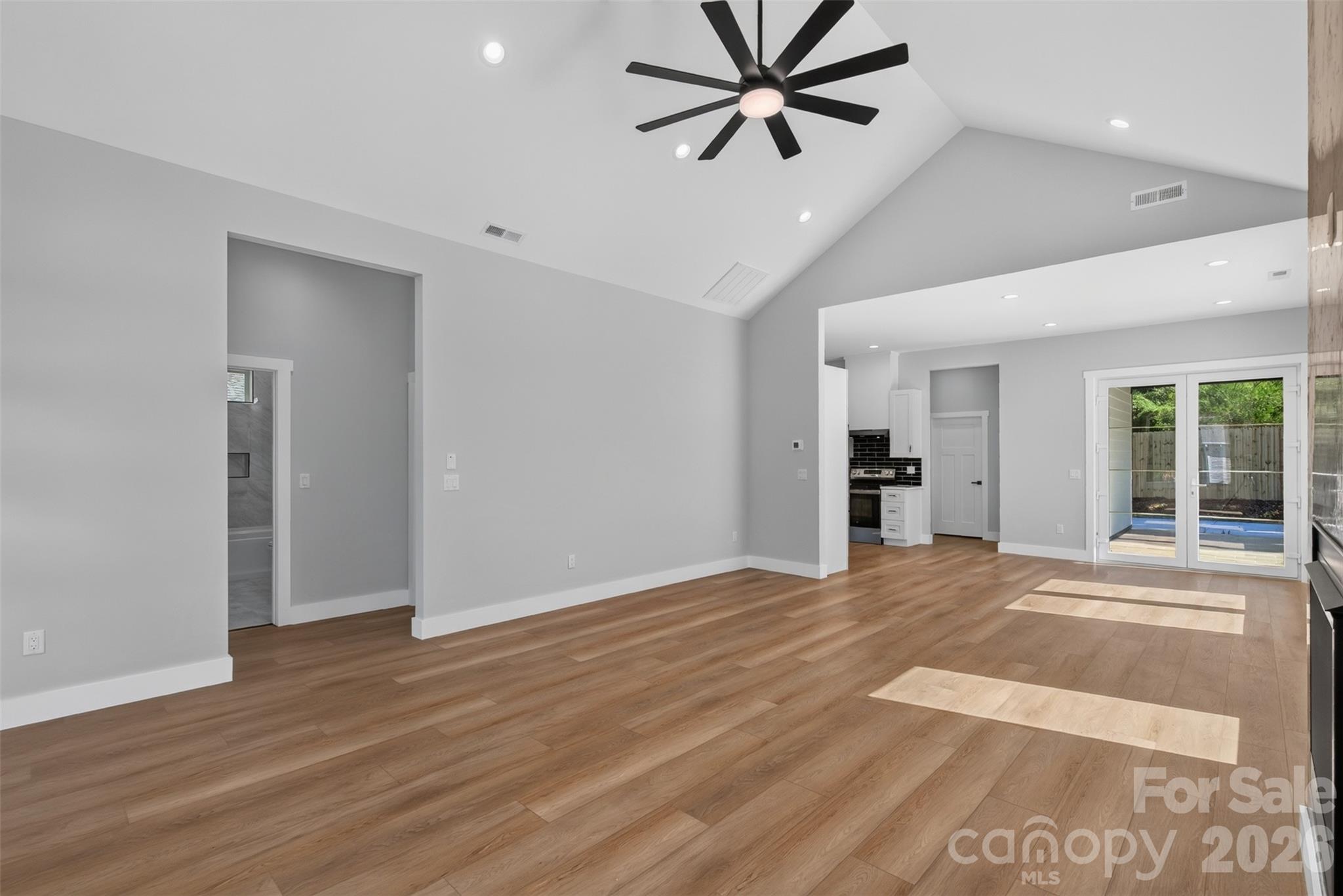 Single Family Residence at 305 Chadwick Avenue, Hendersonville, photo 18 of 35