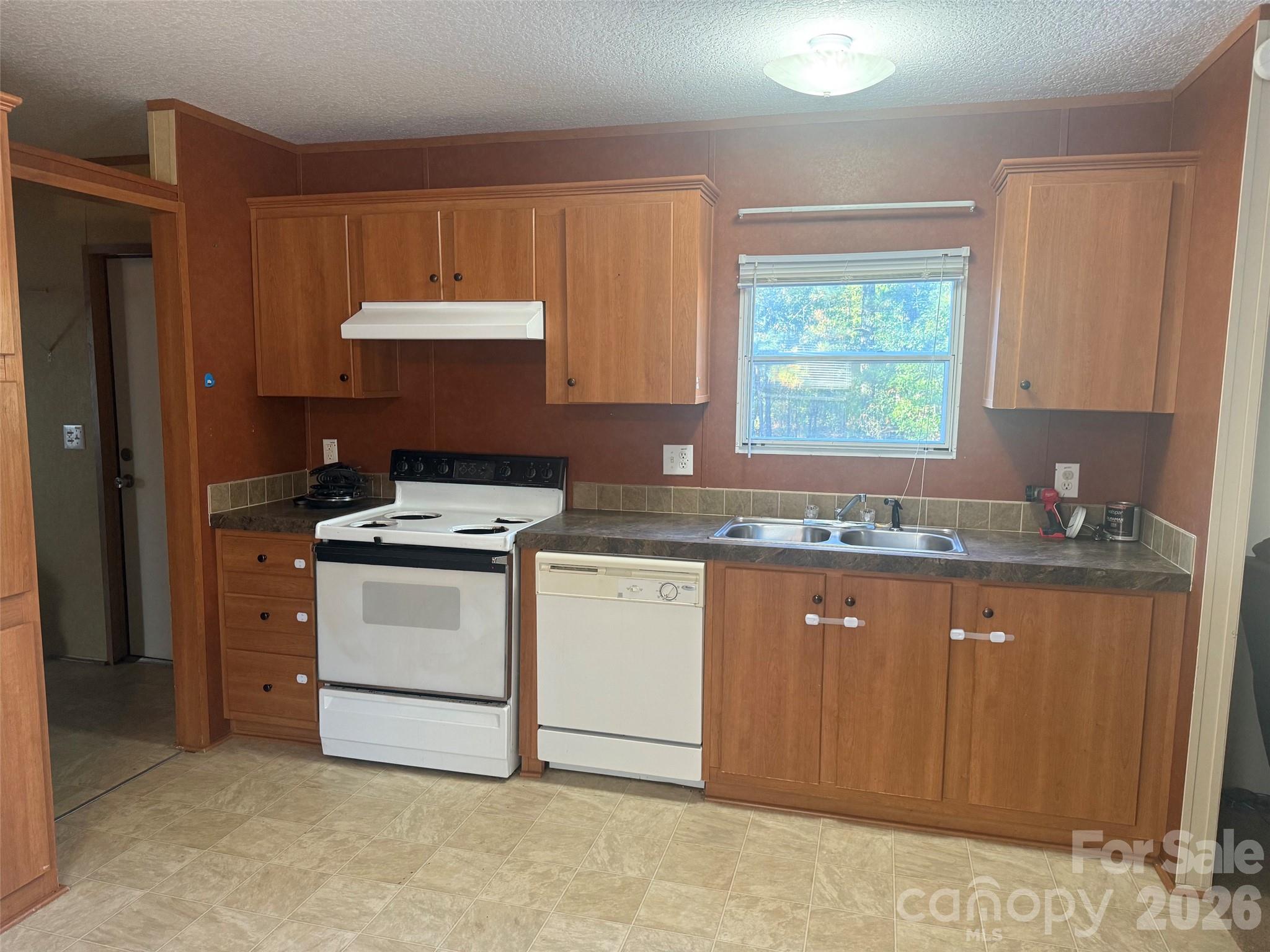 Single Family Residence at 307 Rustling Oaks Road, Kershaw, photo 9 of 14