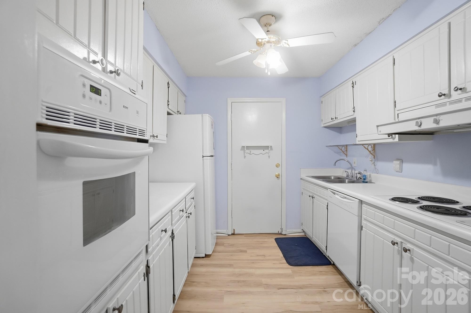Condominium at 4754 Hedgemore Drive, Charlotte, photo 15 of 46