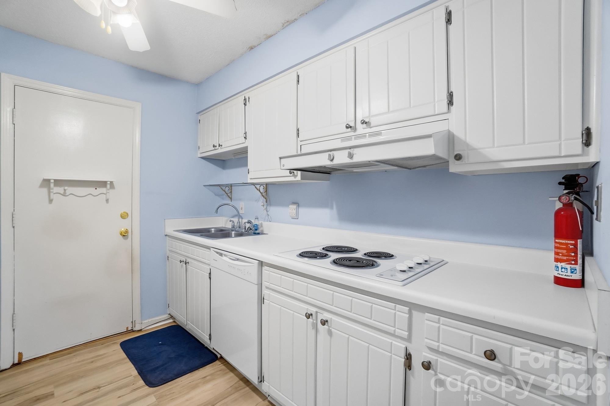 Condominium at 4754 Hedgemore Drive, Charlotte, photo 16 of 46