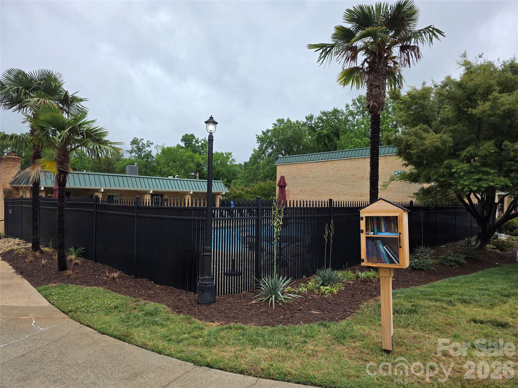 Condominium at 4754 Hedgemore Drive, Charlotte, photo 44 of 46