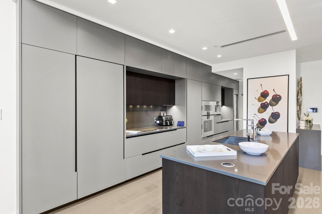 Condominium at 435 S Tryon Street, Charlotte, photo 13 of 46