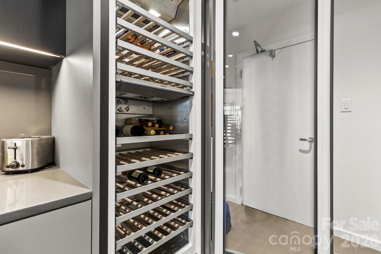 Condominium at 435 S Tryon Street, Charlotte, photo 18 of 46