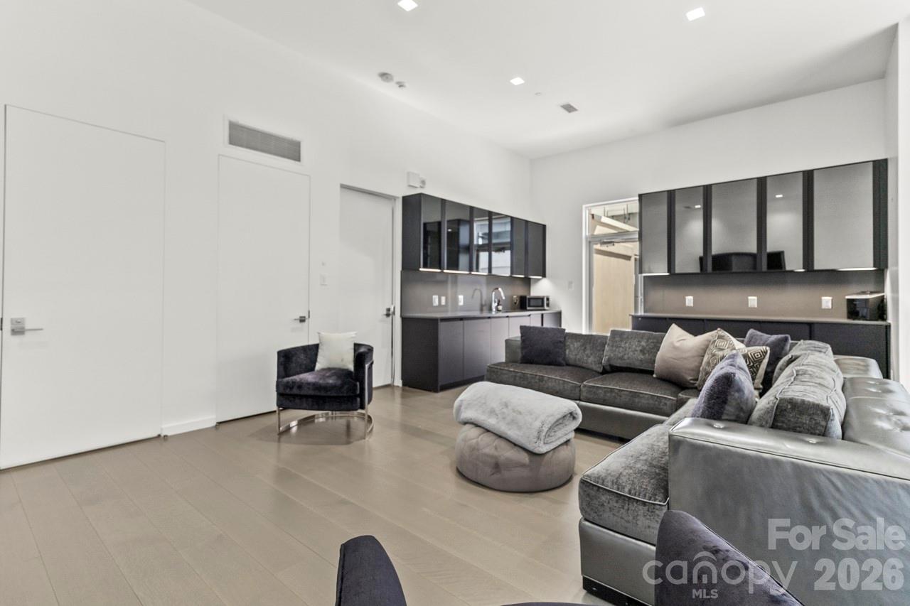 Condominium at 435 S Tryon Street, Charlotte, photo 33 of 46