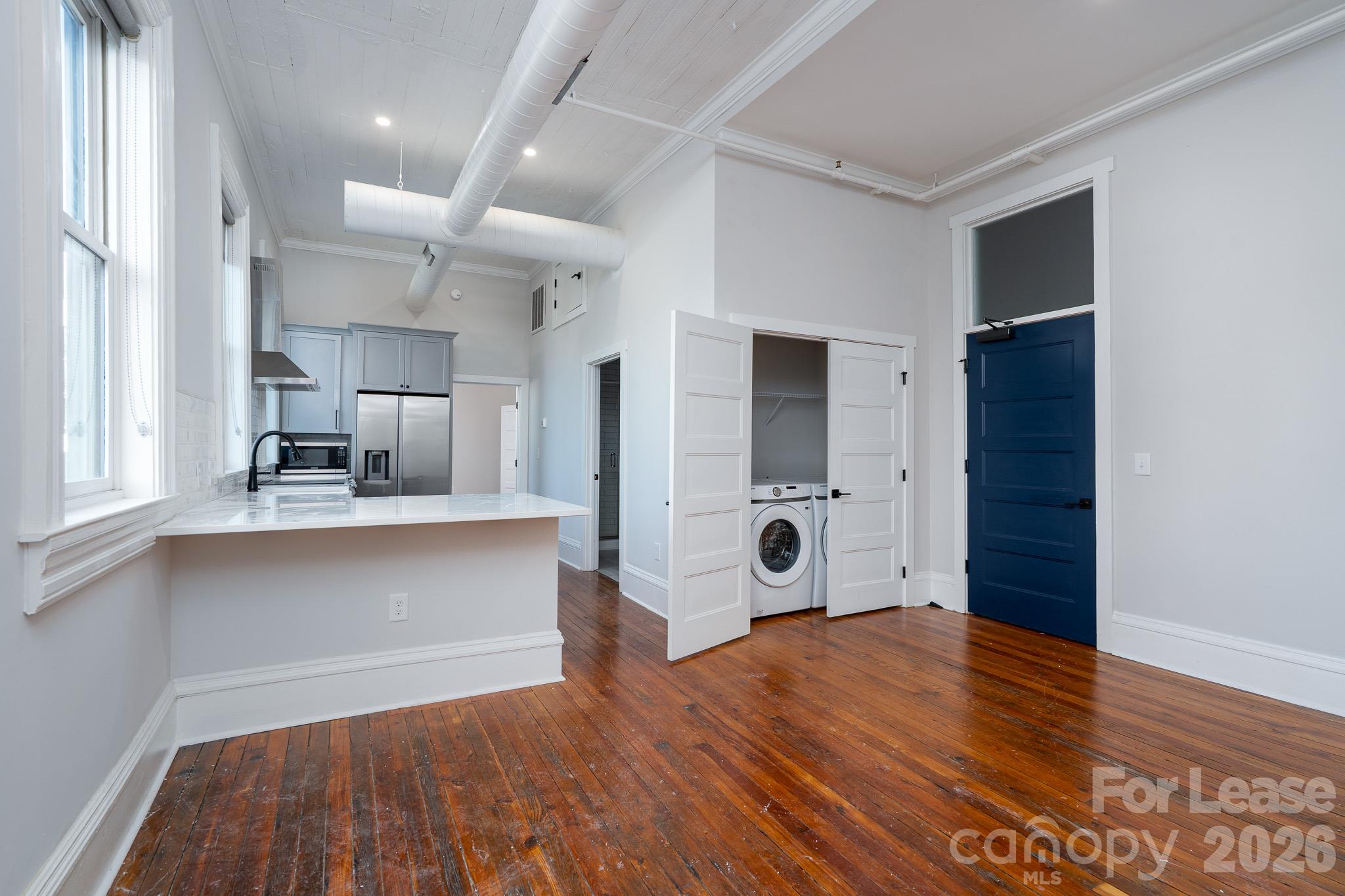 52 Union Street S