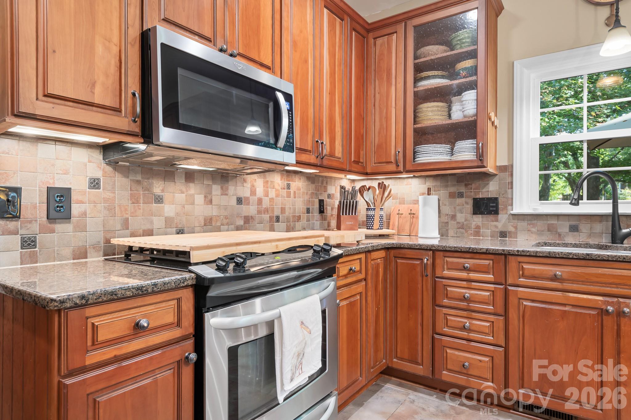 Single Family Residence at 20720 Willow Pond Road, Cornelius, photo 12 of 36