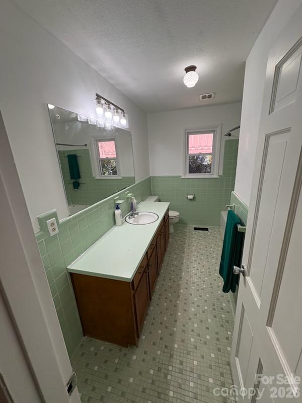 Single Family Residence at 1212 Brookwood Drive, Shelby, photo 19 of 47