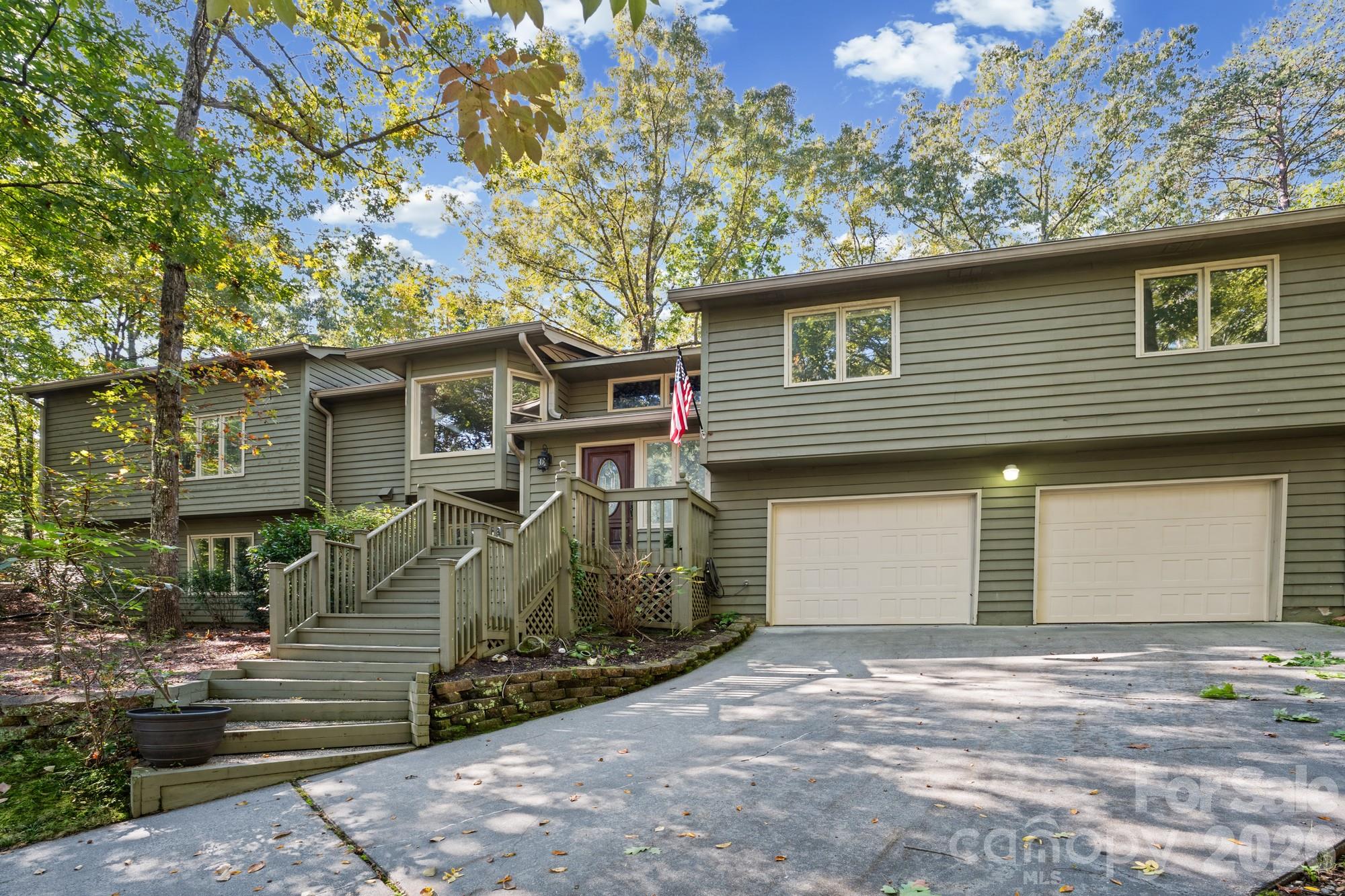 Single Family Residence at 16 Woodvine Lane, Clover, photo 2 of 43