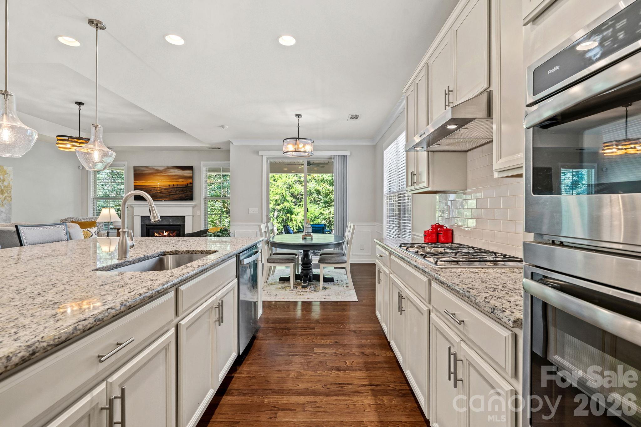 Single Family Residence at 11237 Black Brant Lane, Charlotte, photo 8 of 34