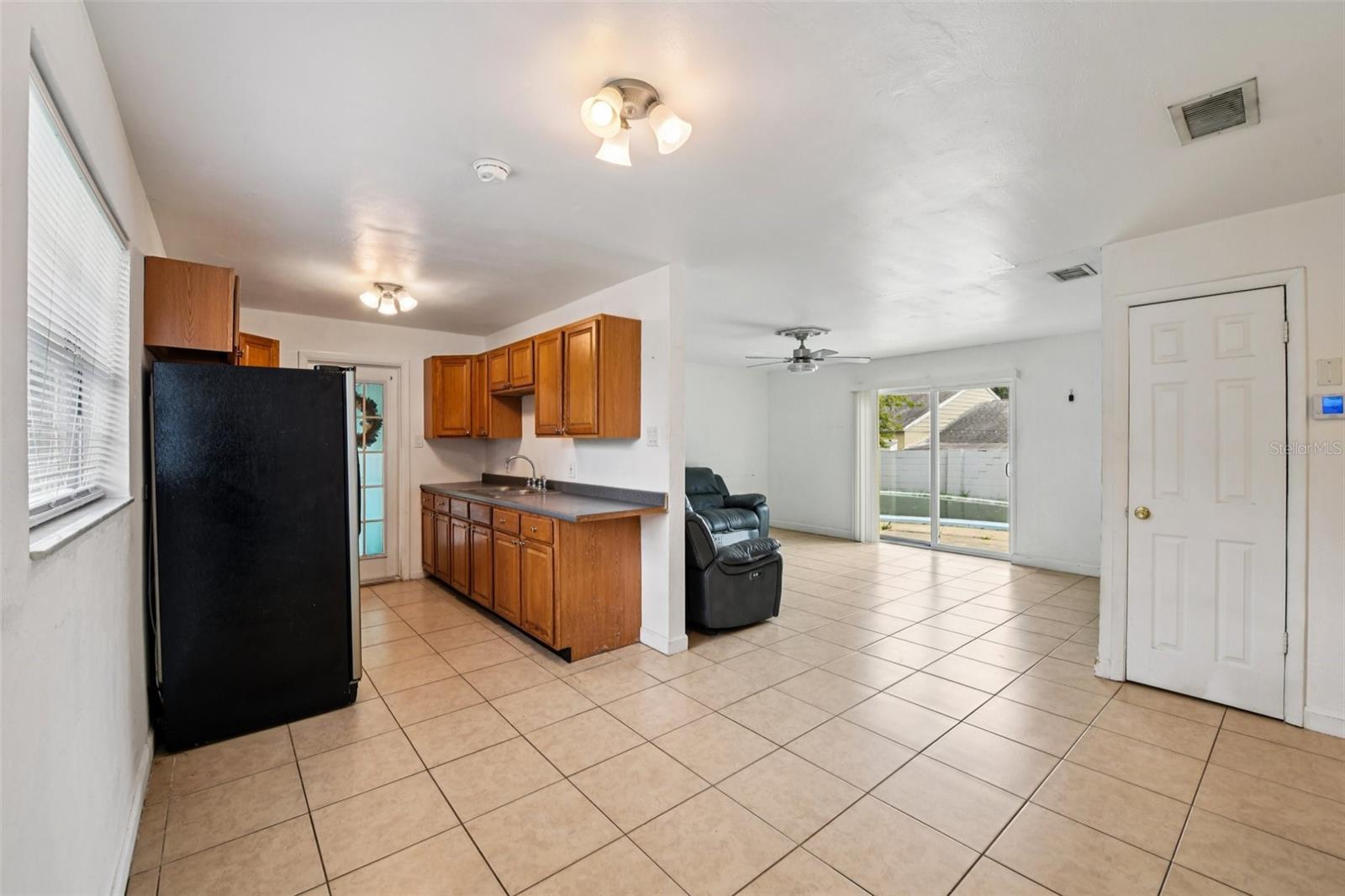 Single Family Residence at 911 SHADY PARK TER, DAYTONA BEACH, photo 5 of 16