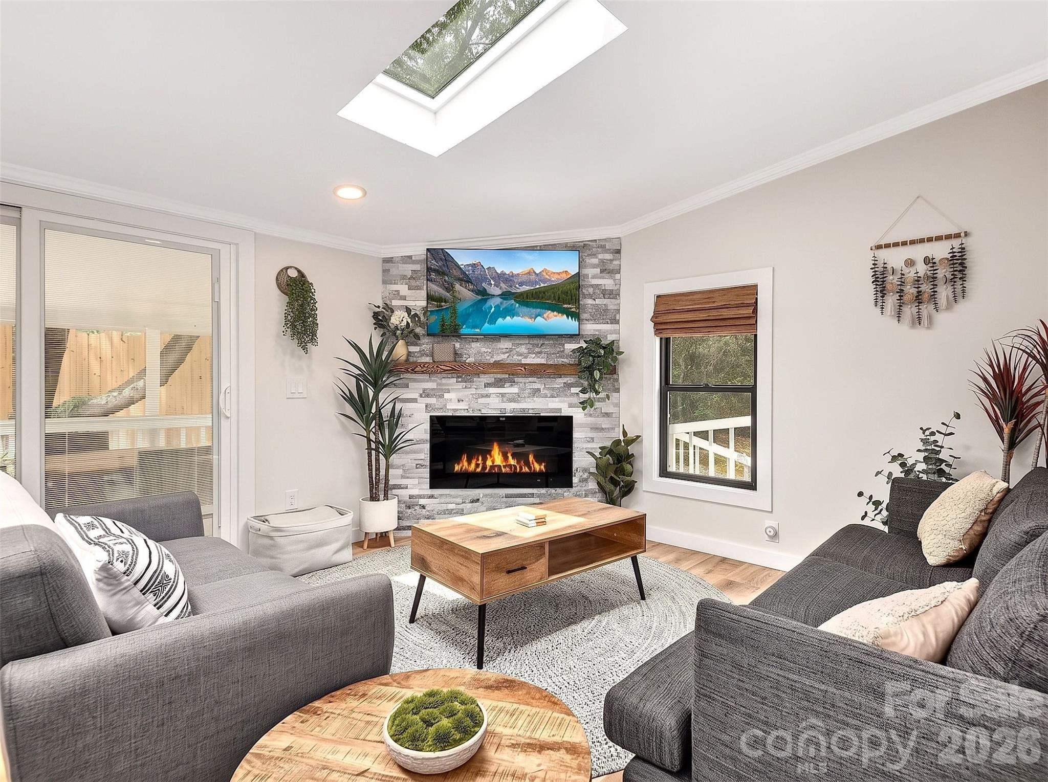 Single Family Residence at 2 Shady Oak Lane, Arden, photo 10 of 51