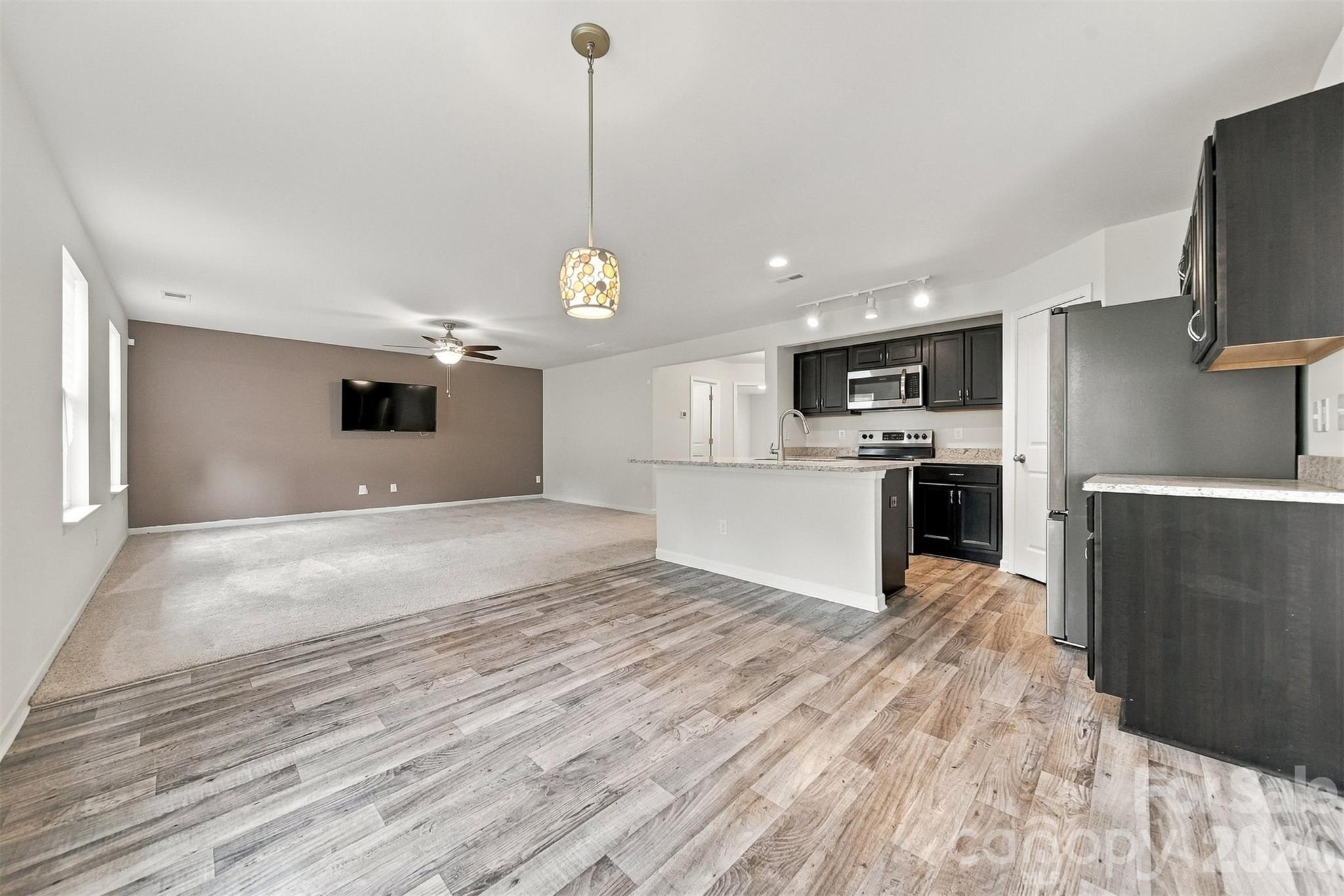 Single Family Residence at 929 Grace Street, Kings Mountain, photo 3 of 28