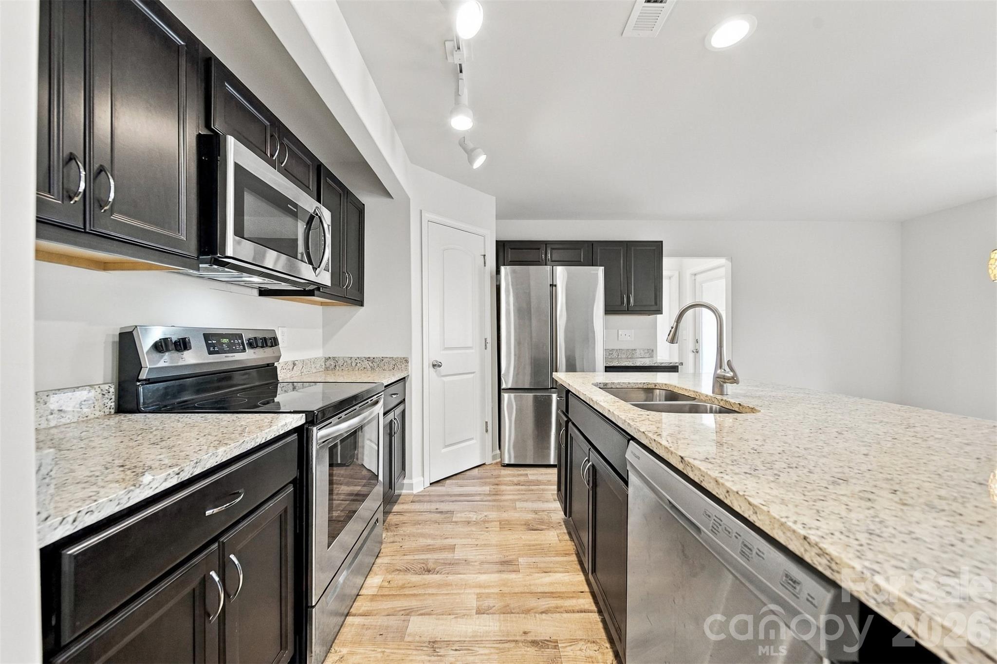 Single Family Residence at 929 Grace Street, Kings Mountain, photo 8 of 28
