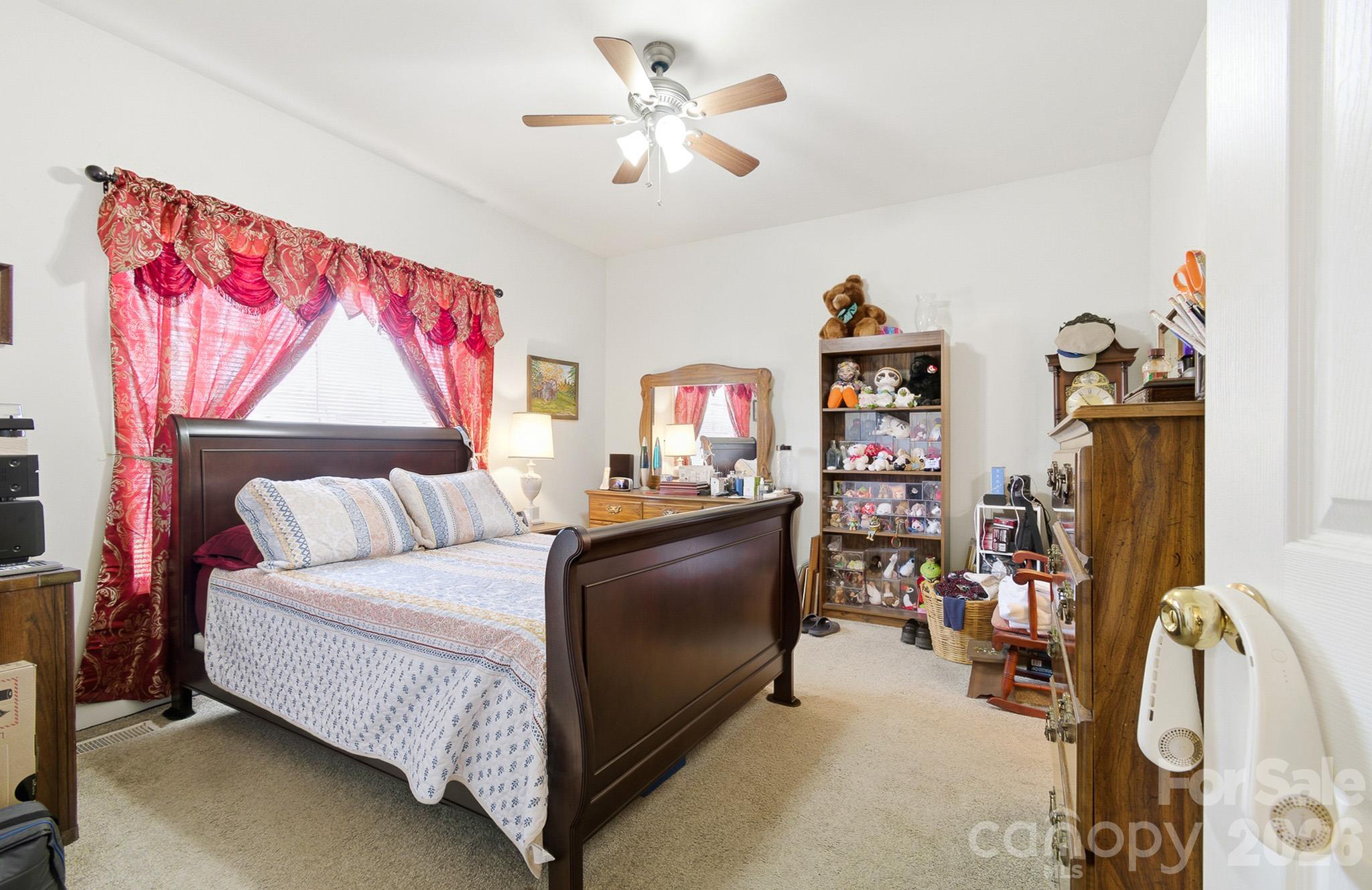 Single Family Residence at 95 Beechnut Drive, Hendersonville, photo 11 of 26