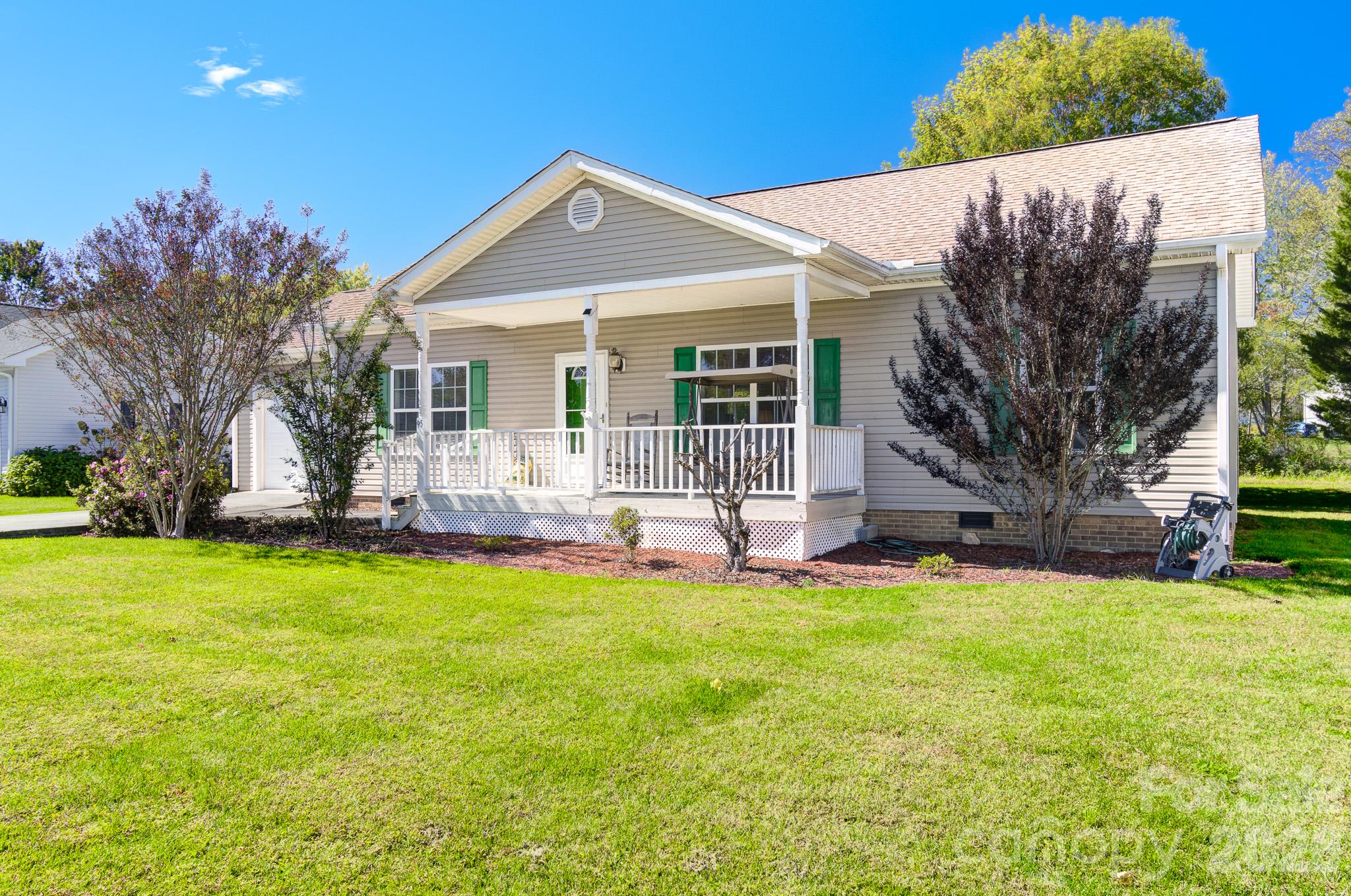 Single Family Residence at 95 Beechnut Drive, Hendersonville, photo 18 of 26