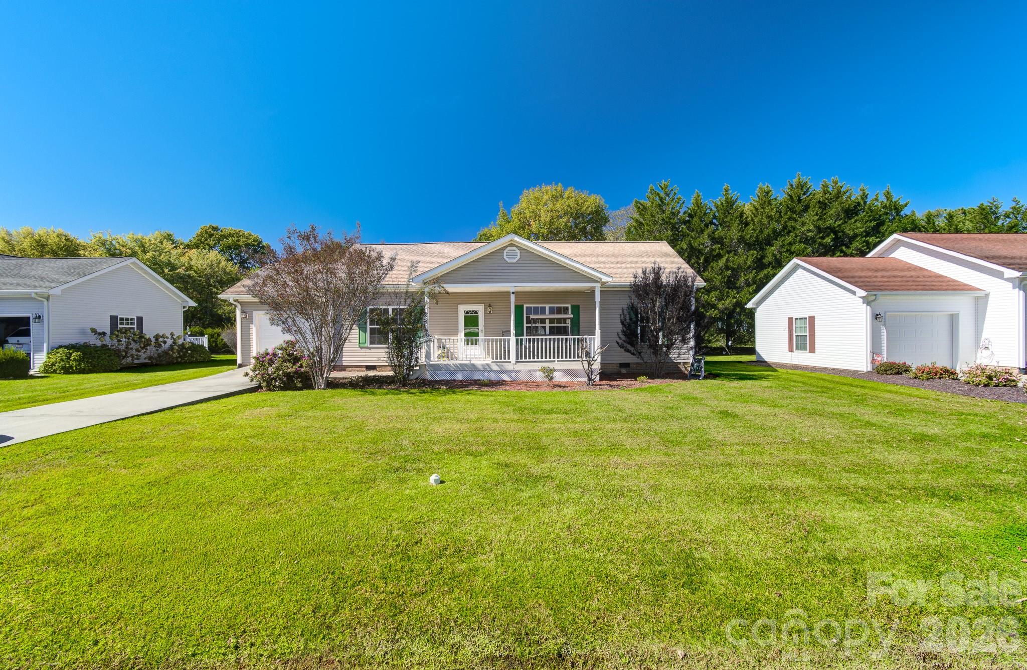 Single Family Residence at 95 Beechnut Drive, Hendersonville, photo 19 of 26