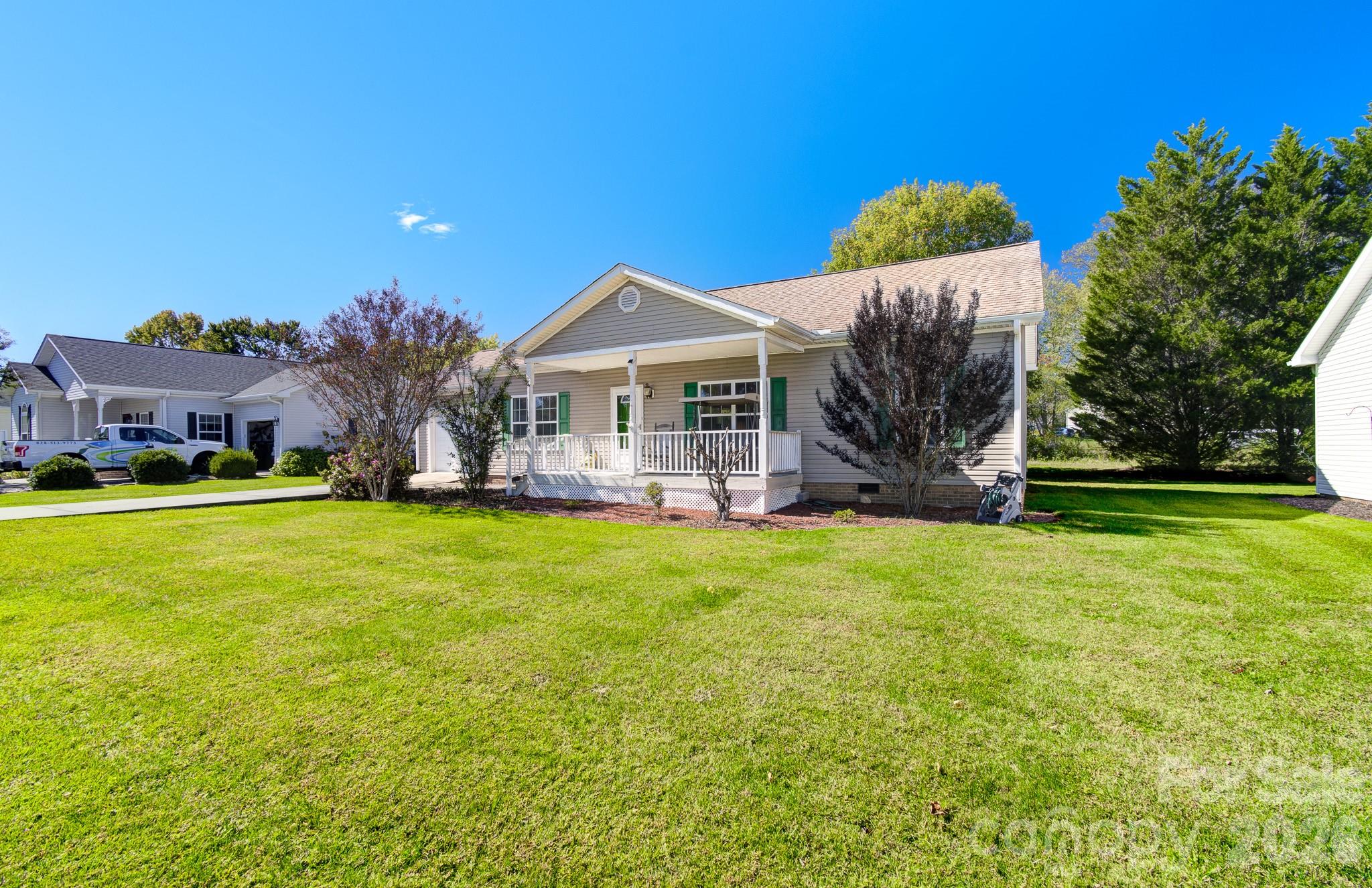 Single Family Residence at 95 Beechnut Drive, Hendersonville, photo 20 of 26