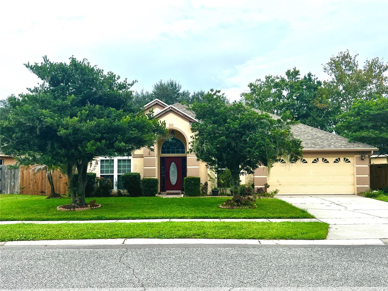 3805 RUNNING WATER DR