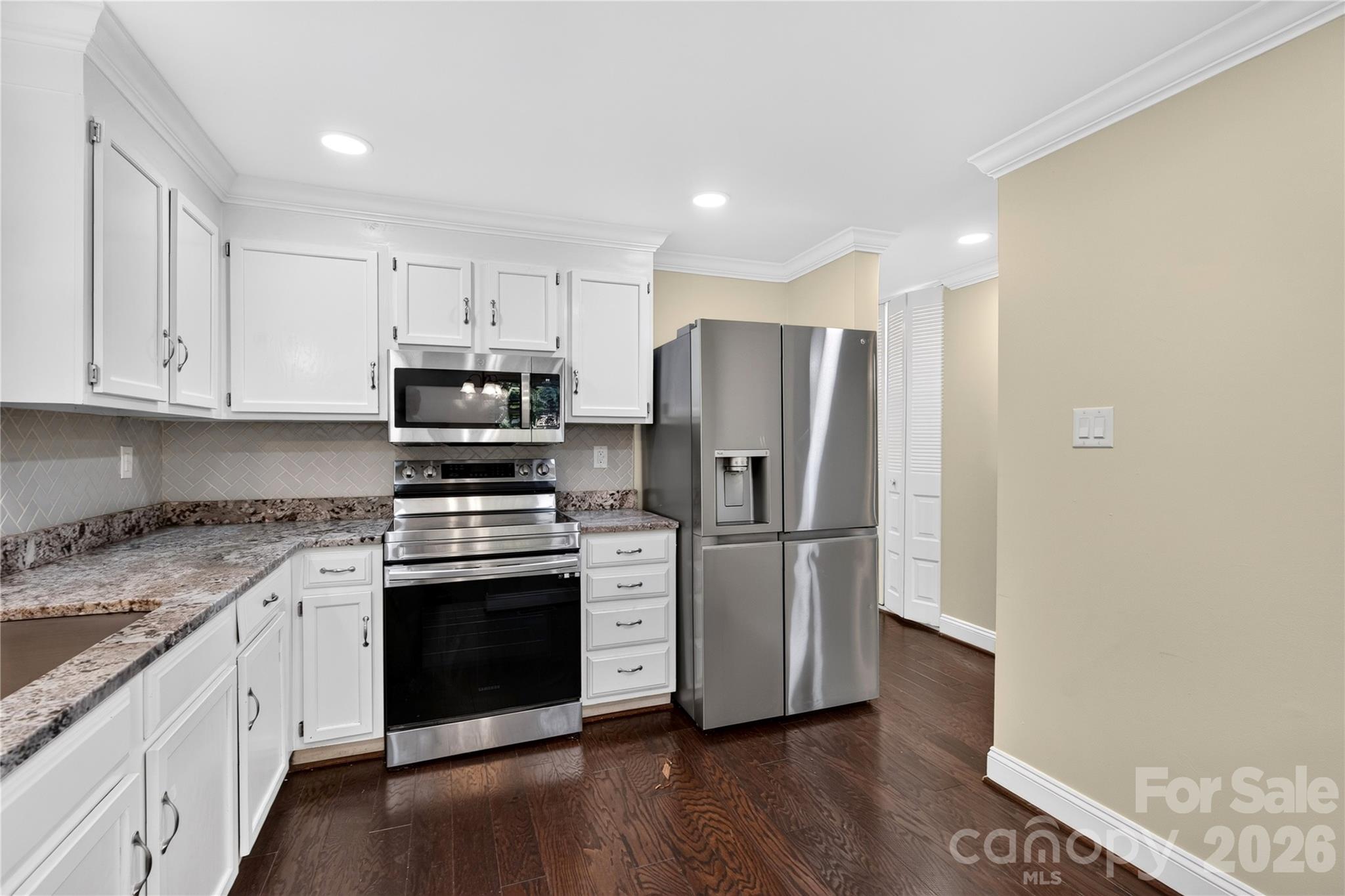 Single Family Residence at 5011 Forest Mountain Court, Charlotte, photo 3 of 38