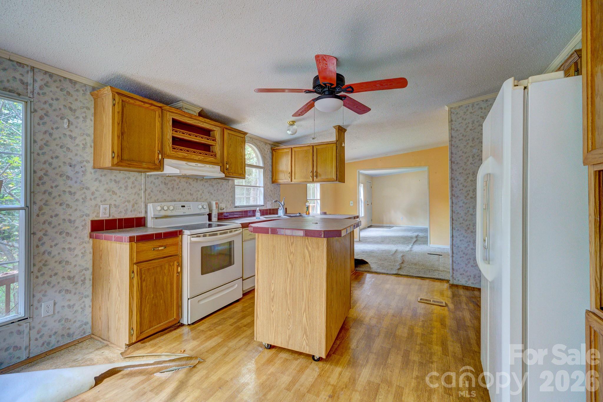 Single Family Residence at 1290 Forest Ridge Drive, Bessemer City, photo 3 of 15