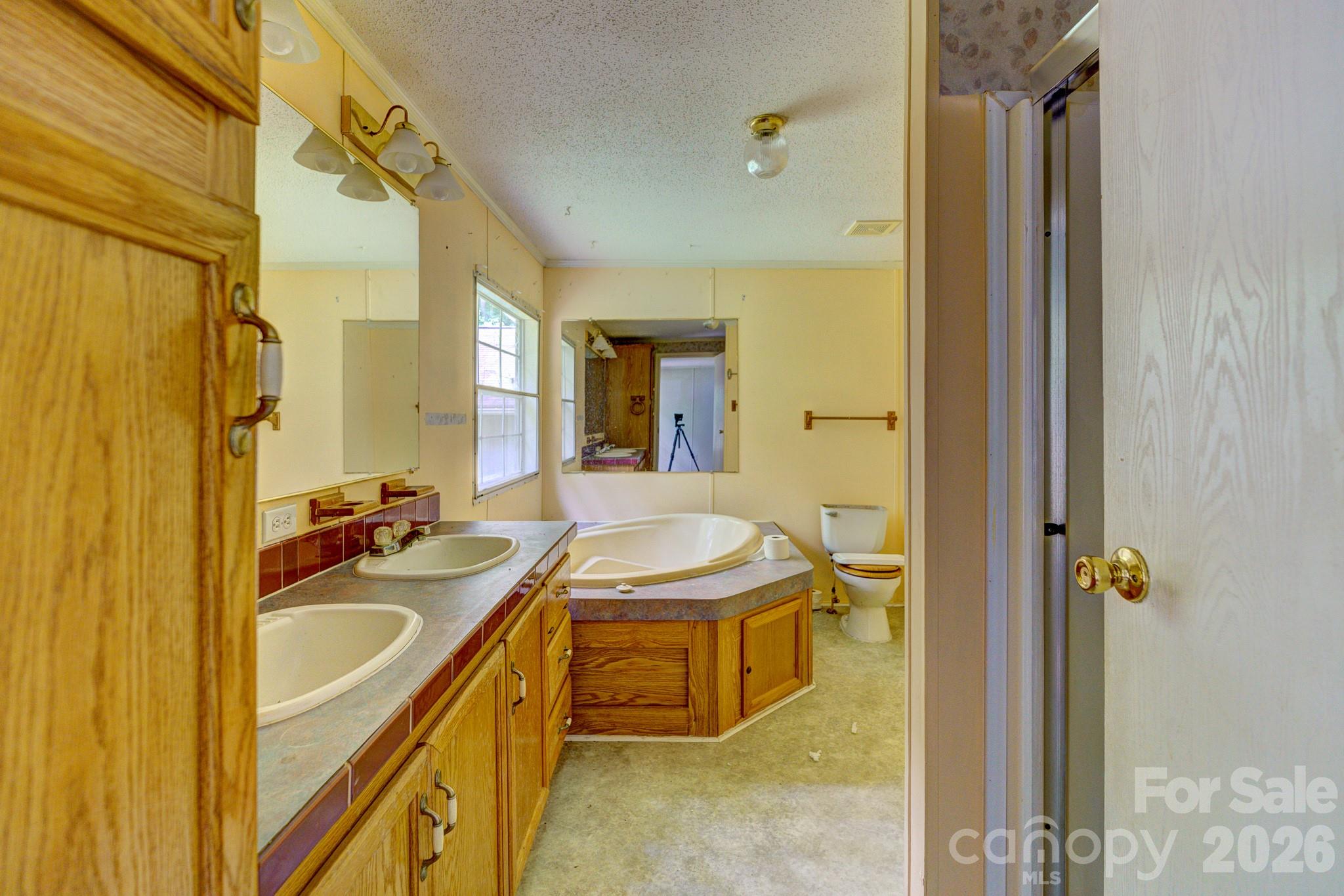Single Family Residence at 1290 Forest Ridge Drive, Bessemer City, photo 9 of 15