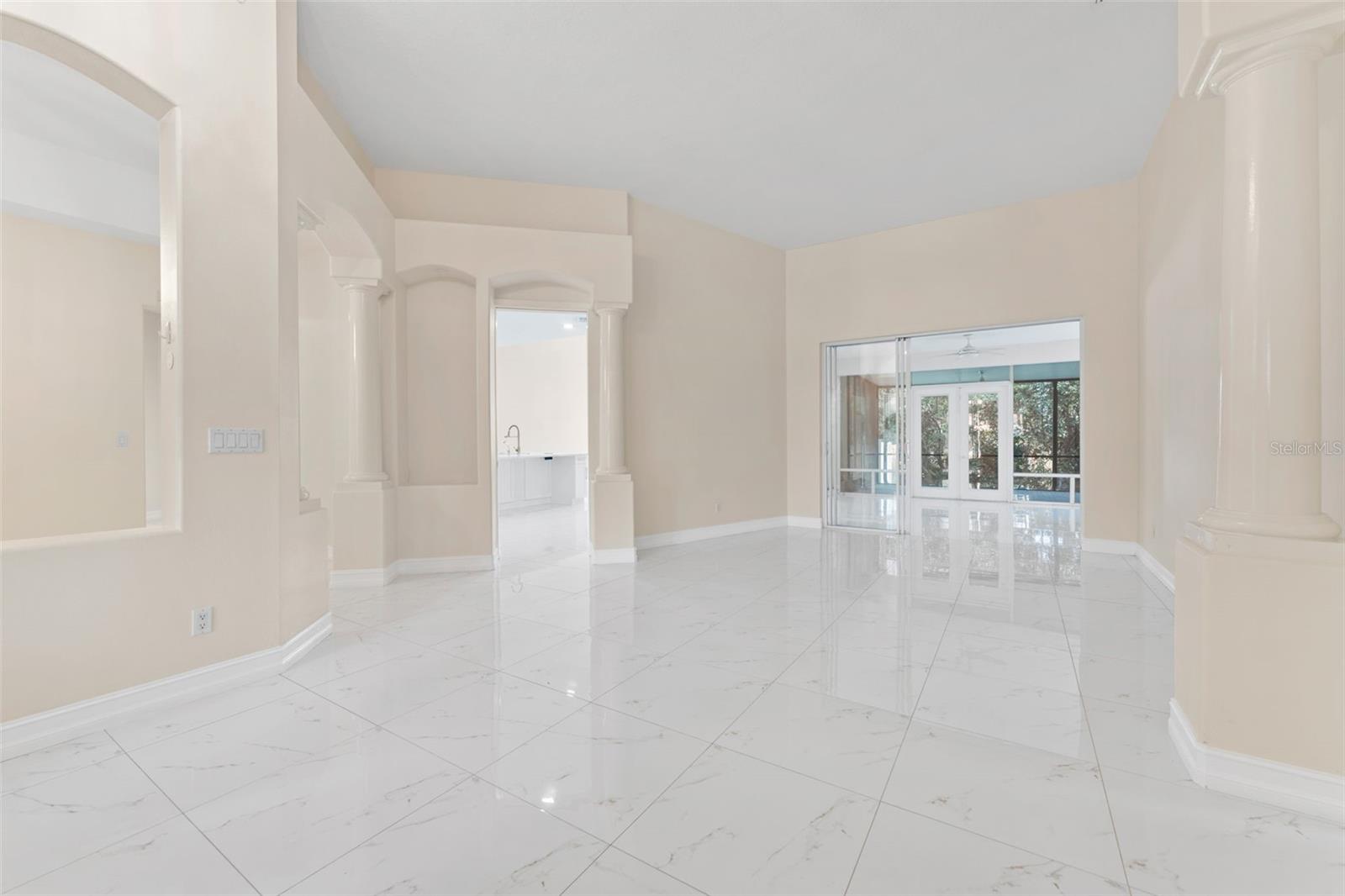 Single Family Residence at 10310 CARROLL COVE PL, TAMPA, photo 5 of 55