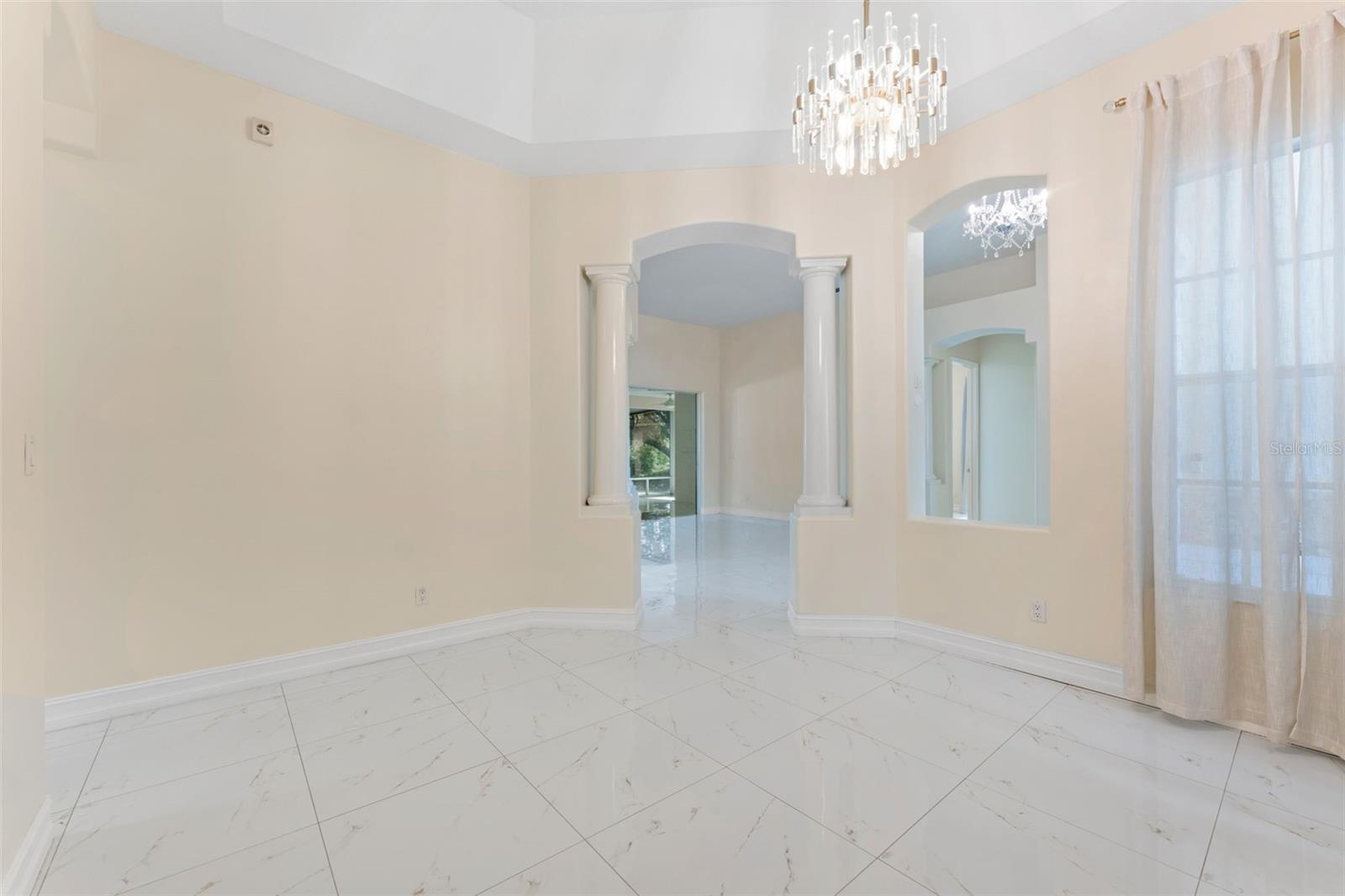 Single Family Residence at 10310 CARROLL COVE PL, TAMPA, photo 7 of 55