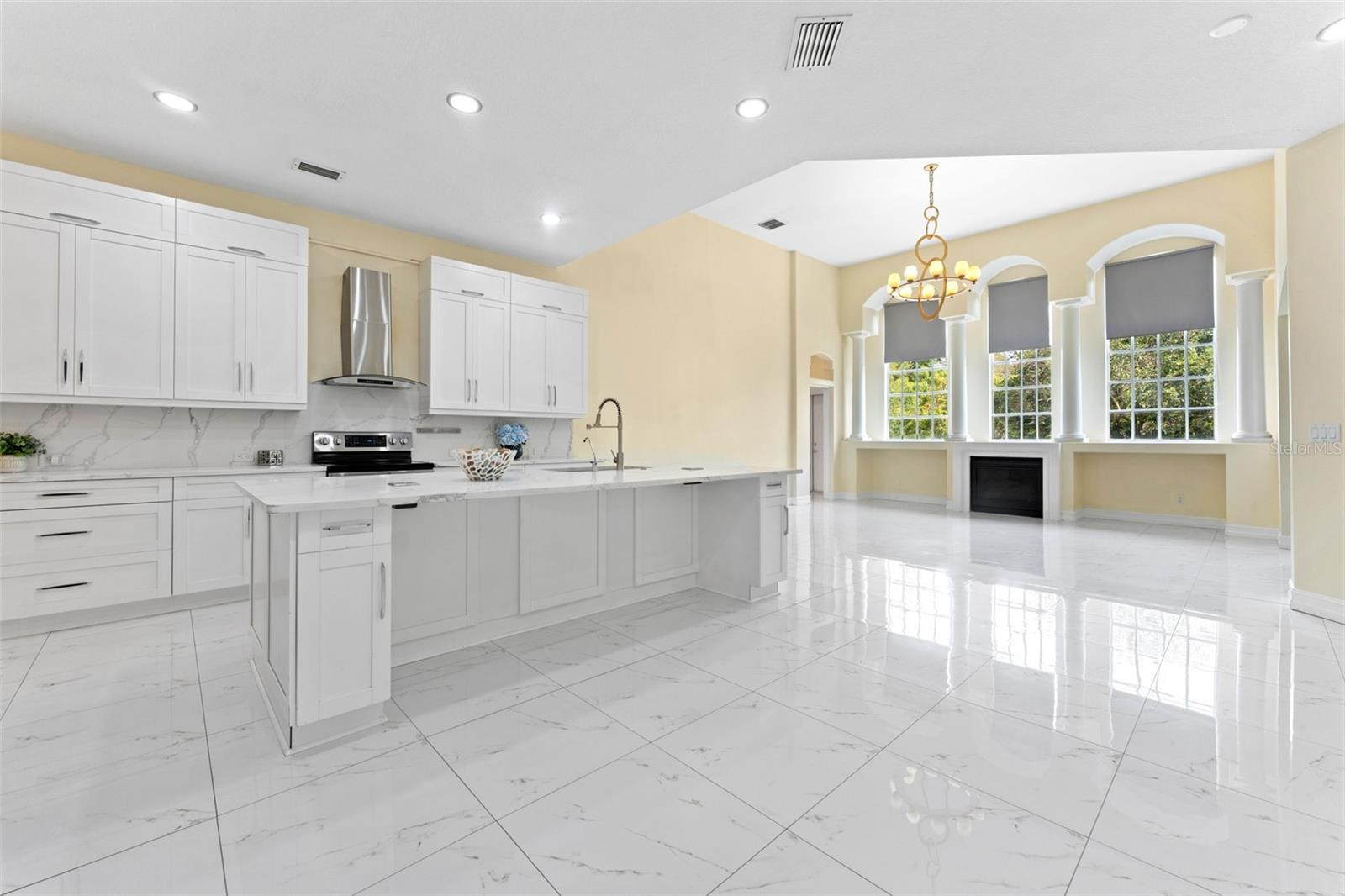 Single Family Residence at 10310 CARROLL COVE PL, TAMPA, photo 8 of 55
