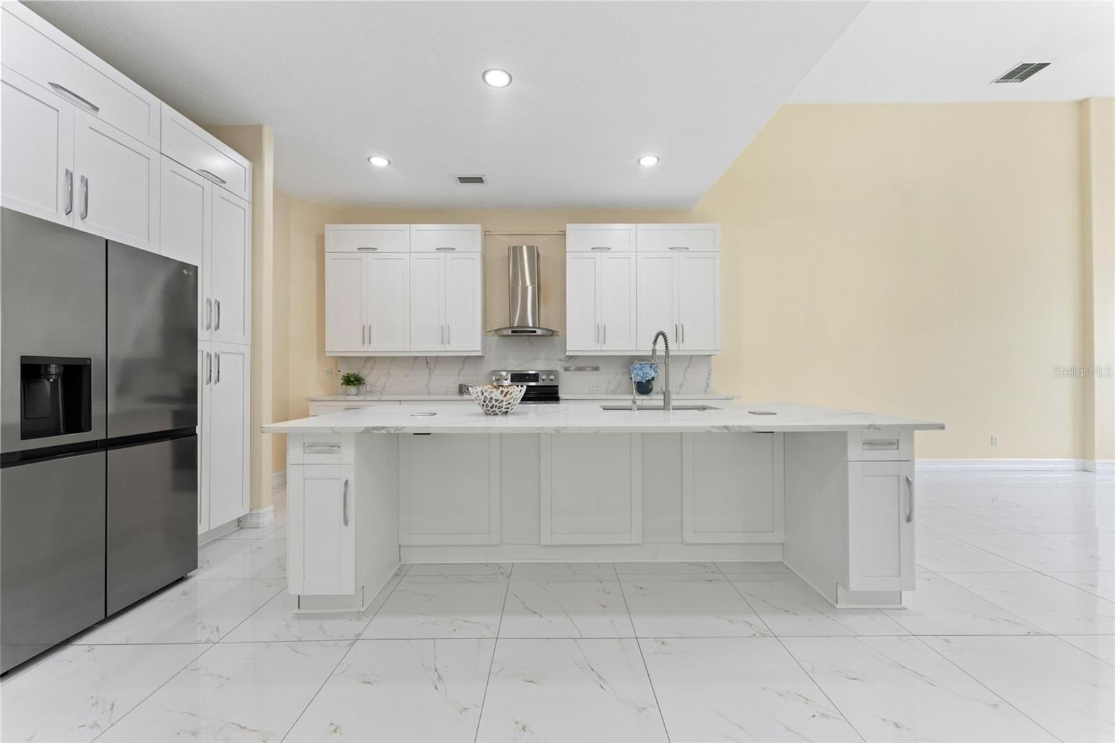 Single Family Residence at 10310 CARROLL COVE PL, TAMPA, photo 10 of 55