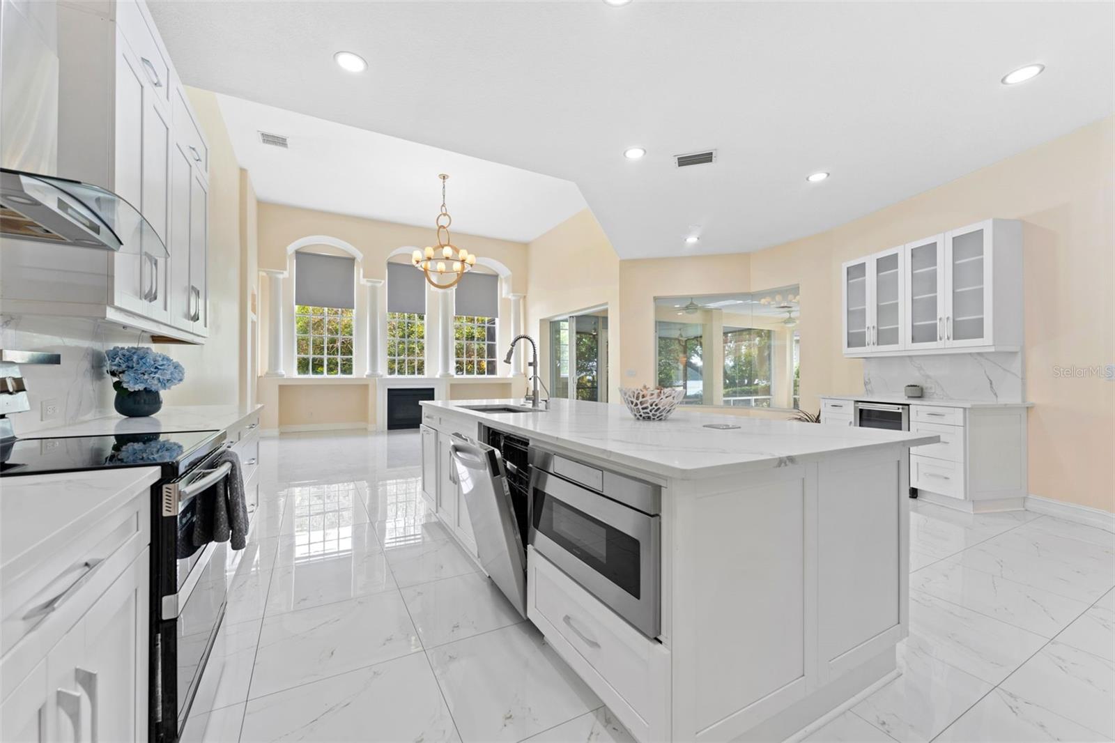 Single Family Residence at 10310 CARROLL COVE PL, TAMPA, photo 11 of 55