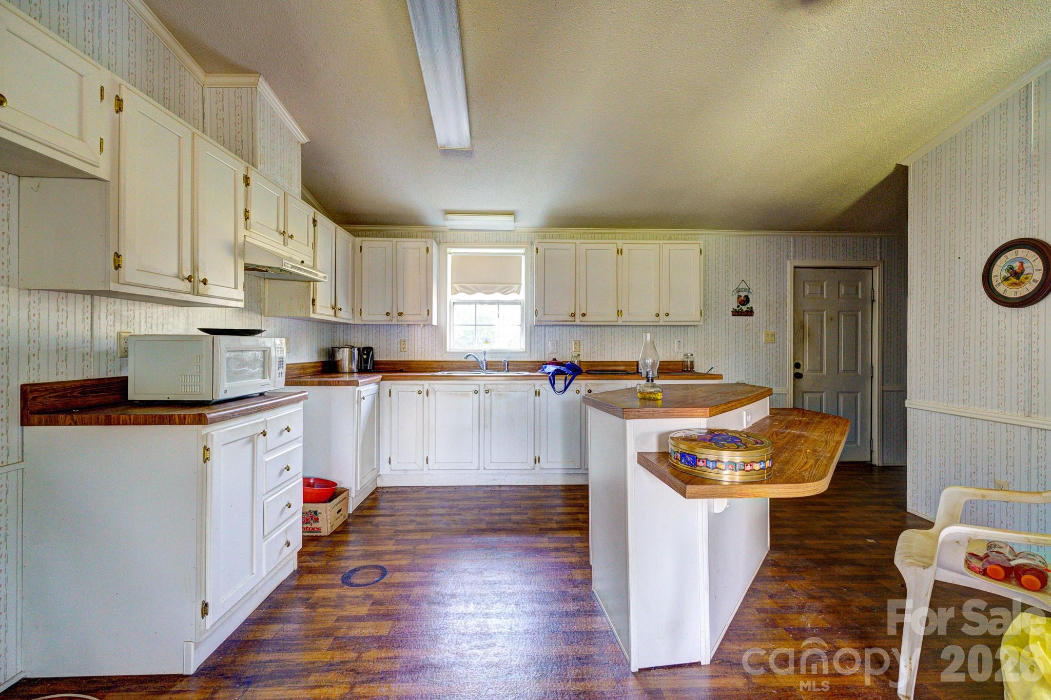 Single Family Residence at 171 Aderholdt Road, Bessemer City, photo 5 of 12