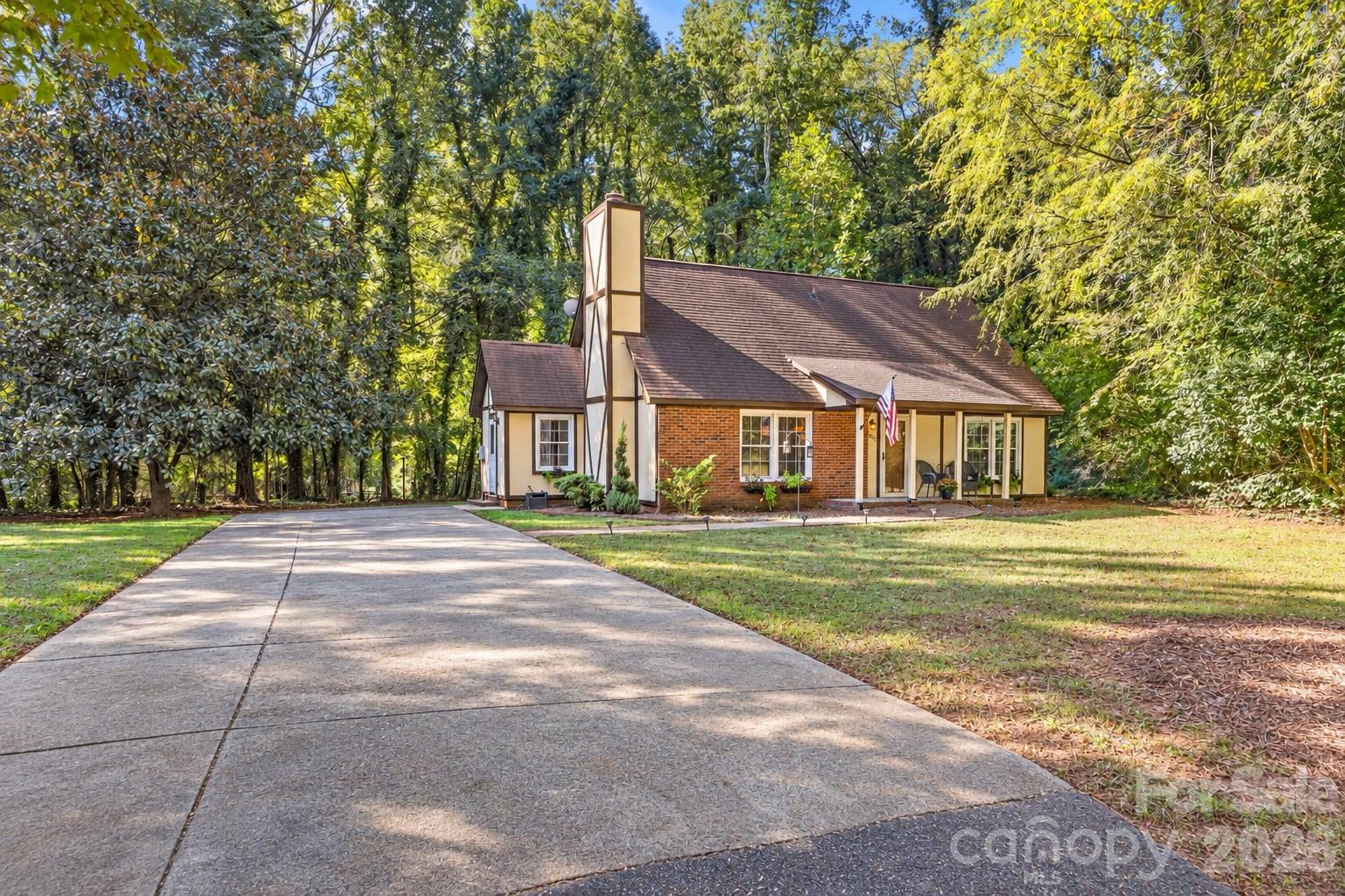 Single Family Residence at 4875 Post Oak Lane, Rock Hill, photo 2 of 30