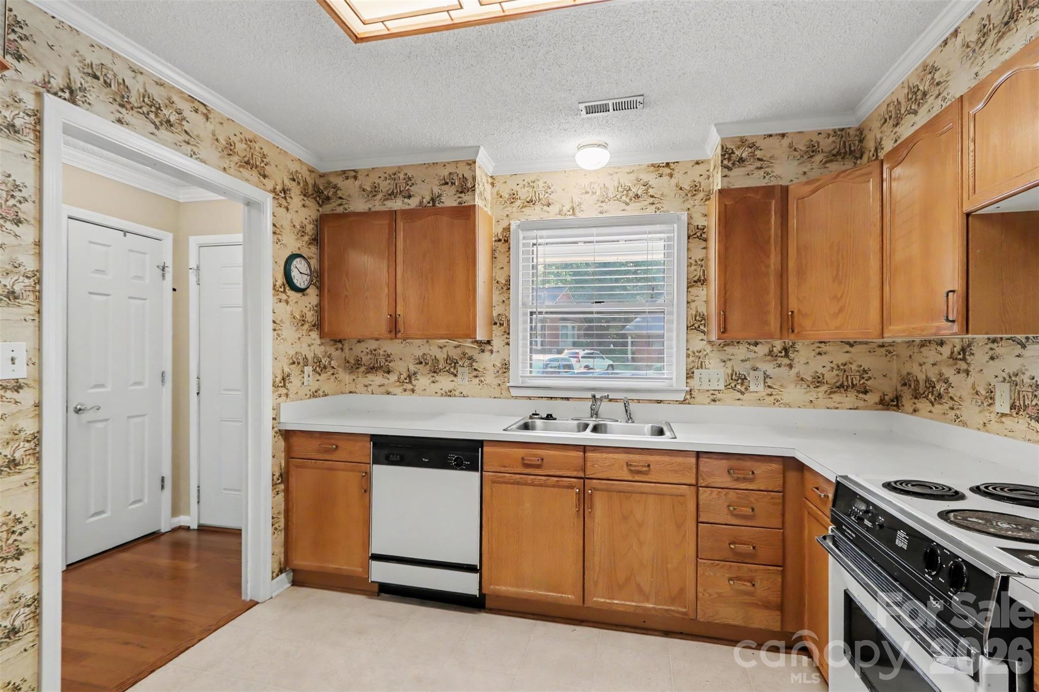 Townhouse at 8407 Coulwood Oak Lane, Charlotte, photo 11 of 24