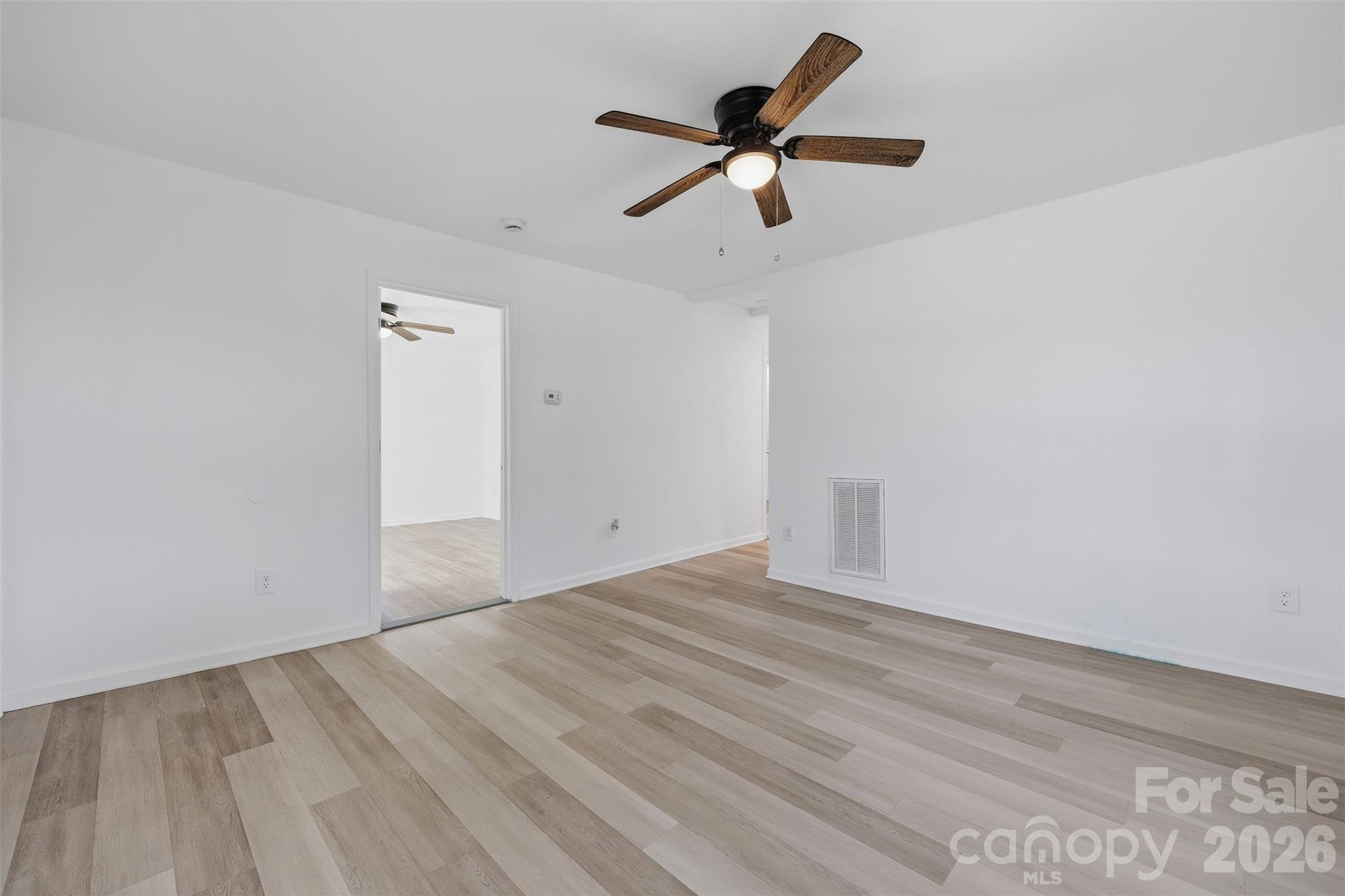 Family room - 2996 1st Avenue NW, Hickory