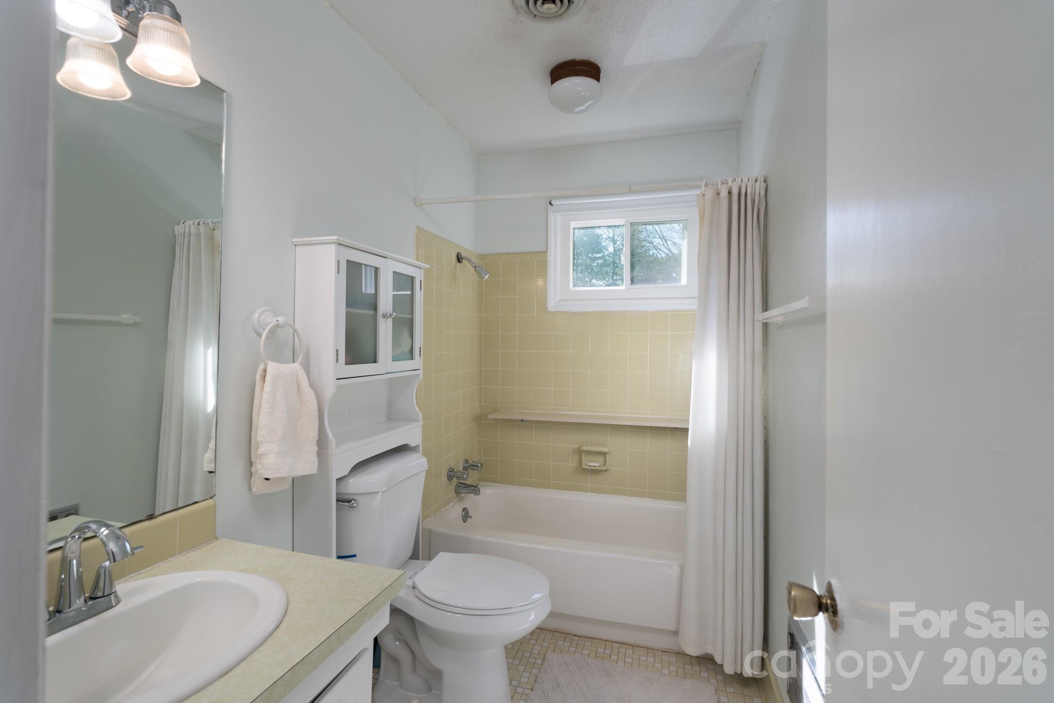 Single Family Residence at 2123 Poinsett Drive, Rock Hill, photo 16 of 33