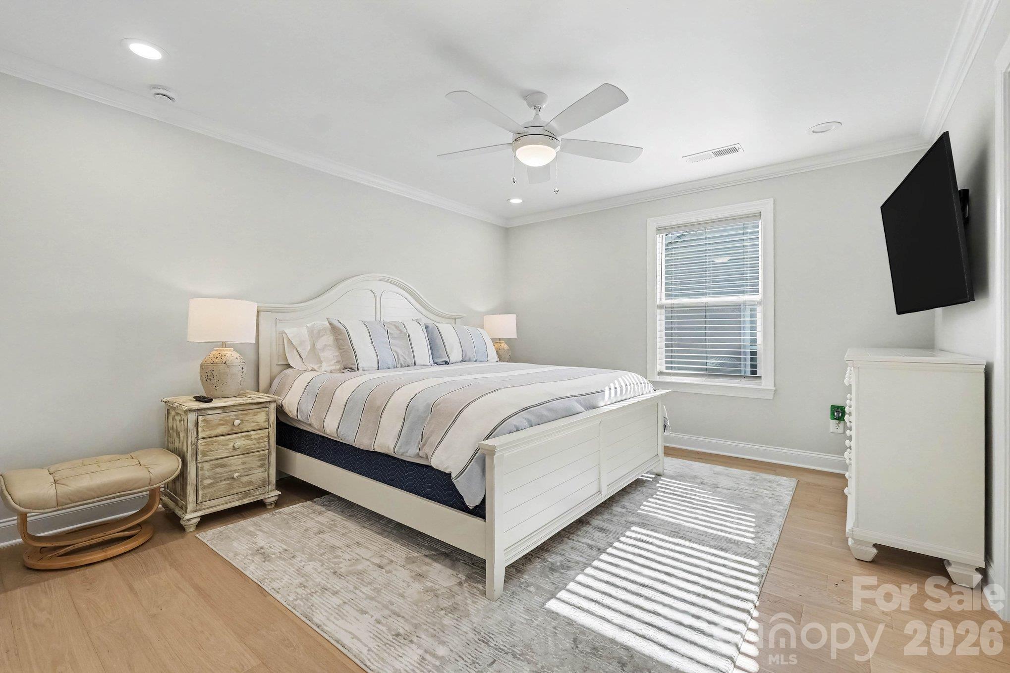 Upper floor offers another secondary primary suite - 5605 Caneel Lane, Denver