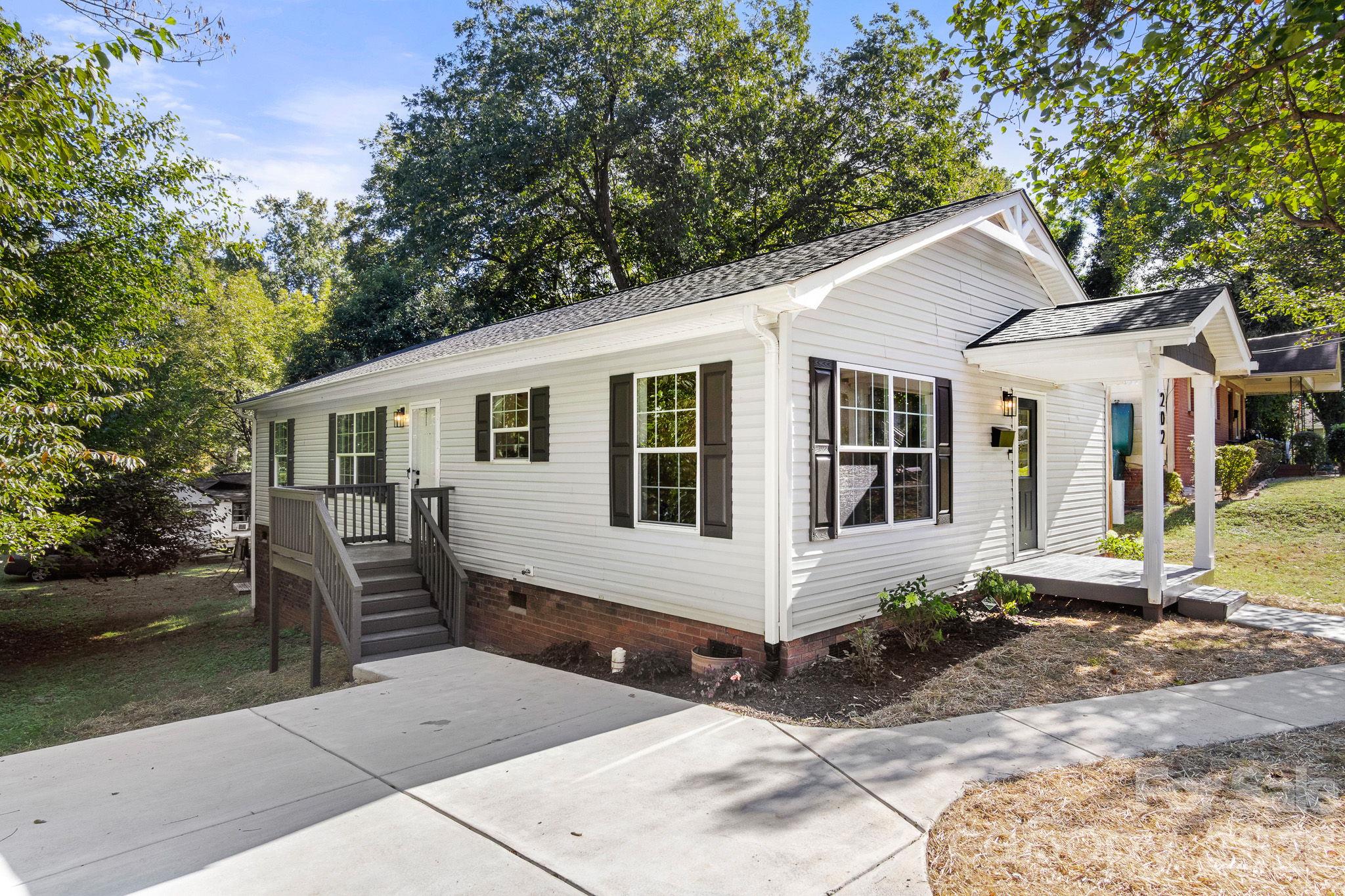Single Family Residence at 202 Joe Louis Street, Fort Mill, photo 2 of 28