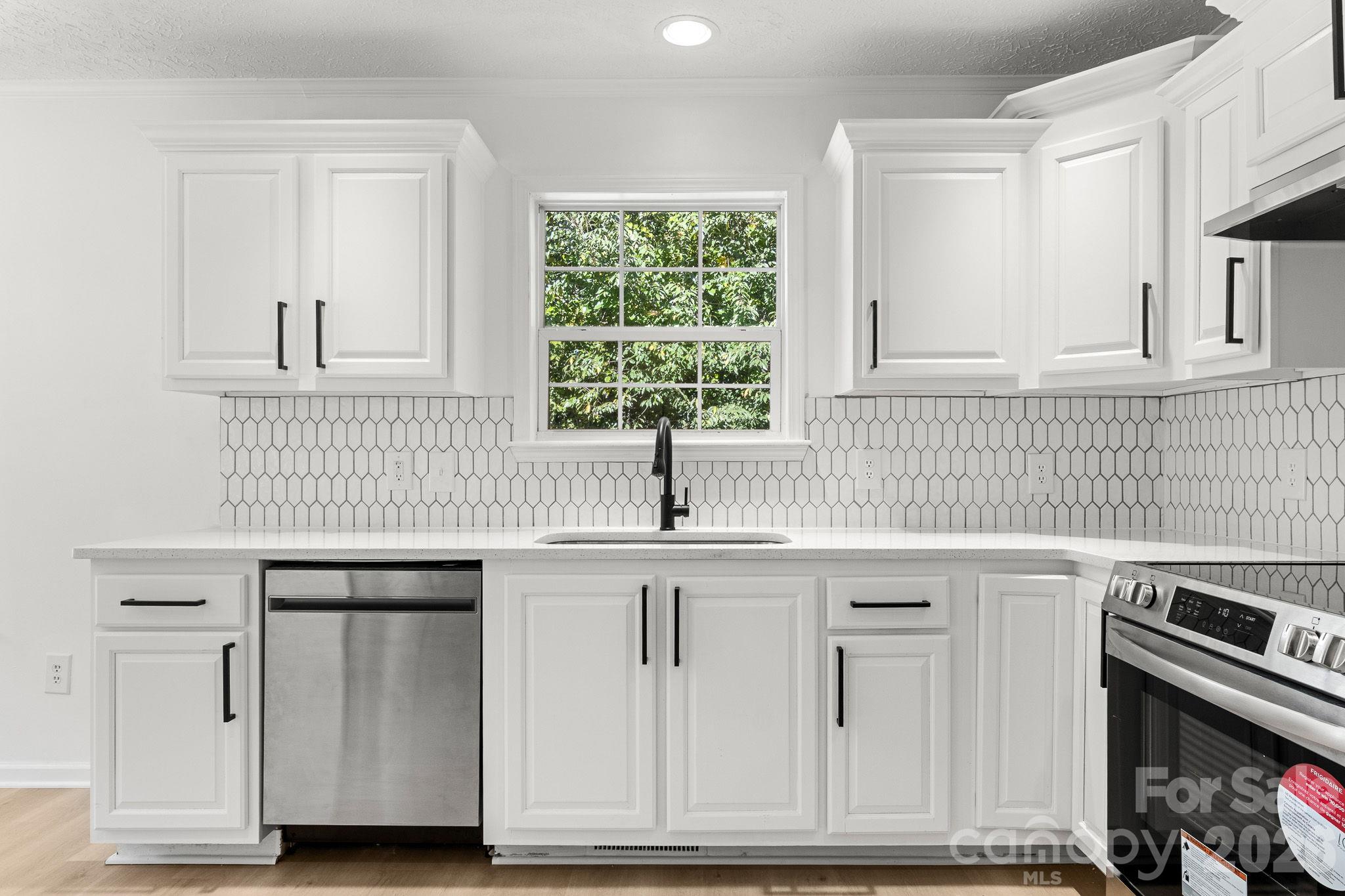Single Family Residence at 202 Joe Louis Street, Fort Mill, photo 5 of 28