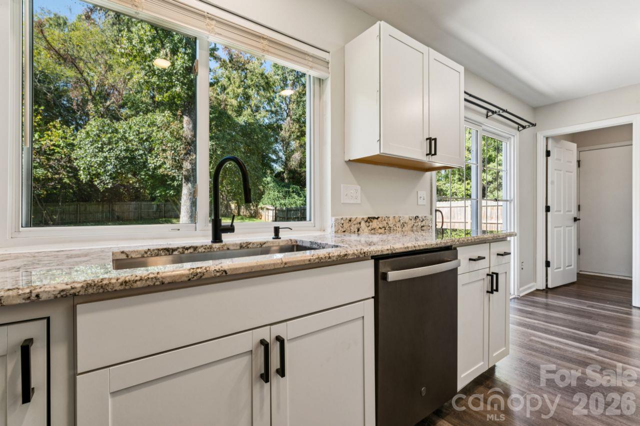 Kitchen - 6719 Montezuma Trail, Charlotte