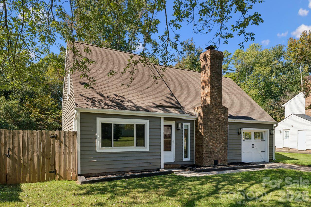 Front Exterior - 6719 Montezuma Trail, Charlotte