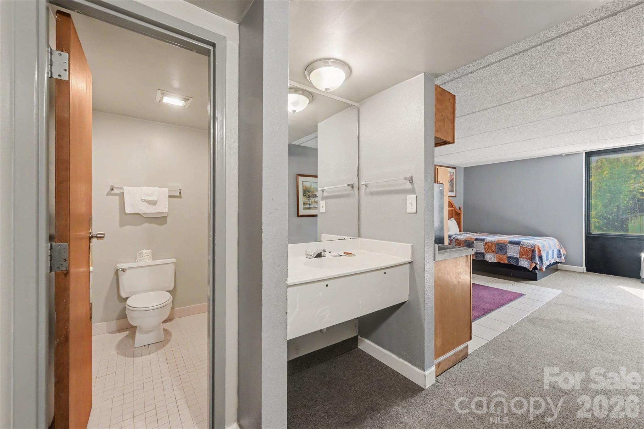 Hotel/Motel at 4904 Reagan Drive, Charlotte, photo 21 of 27
