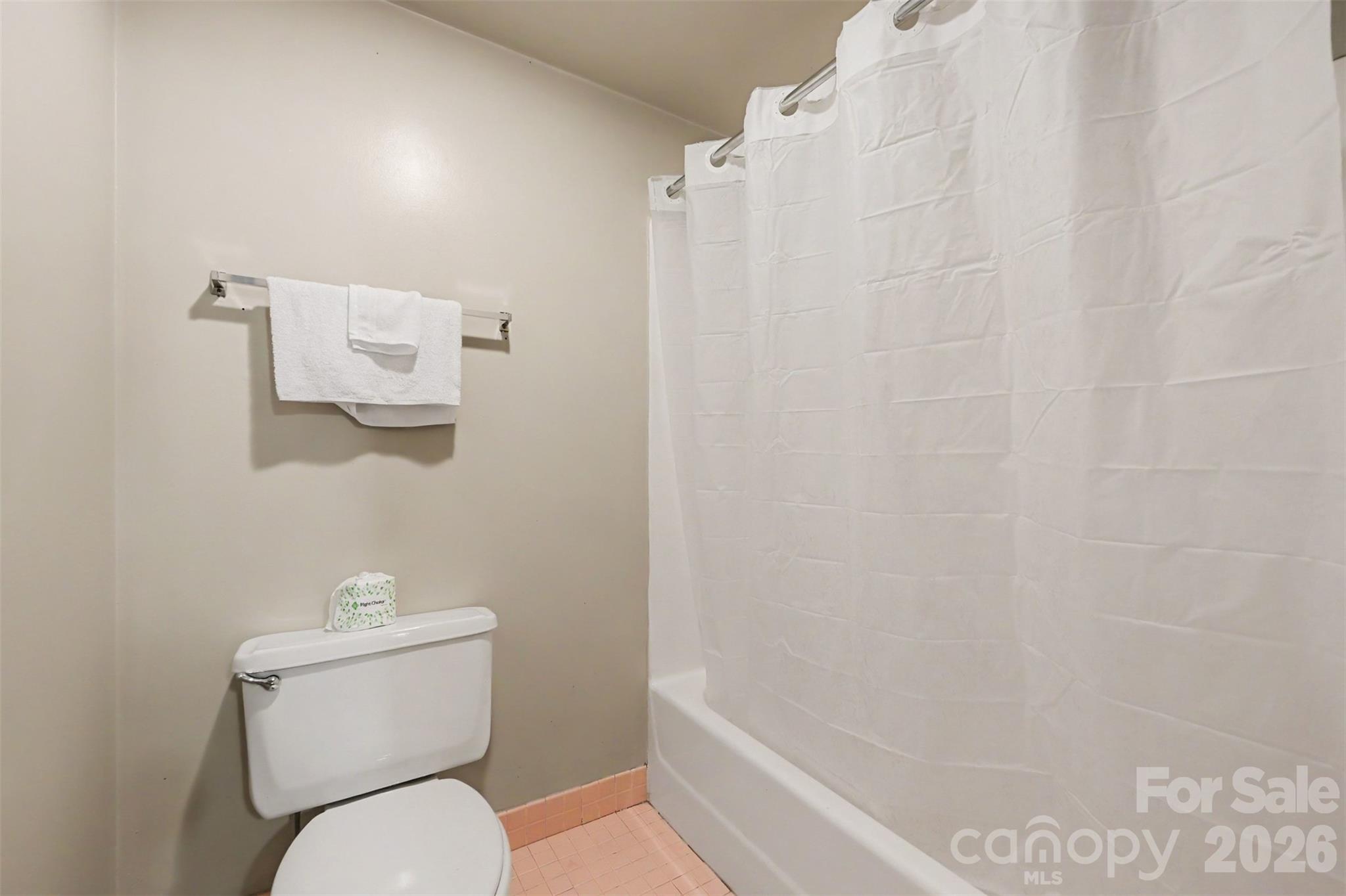 Hotel/Motel at 4904 Reagan Drive, Charlotte, photo 23 of 27
