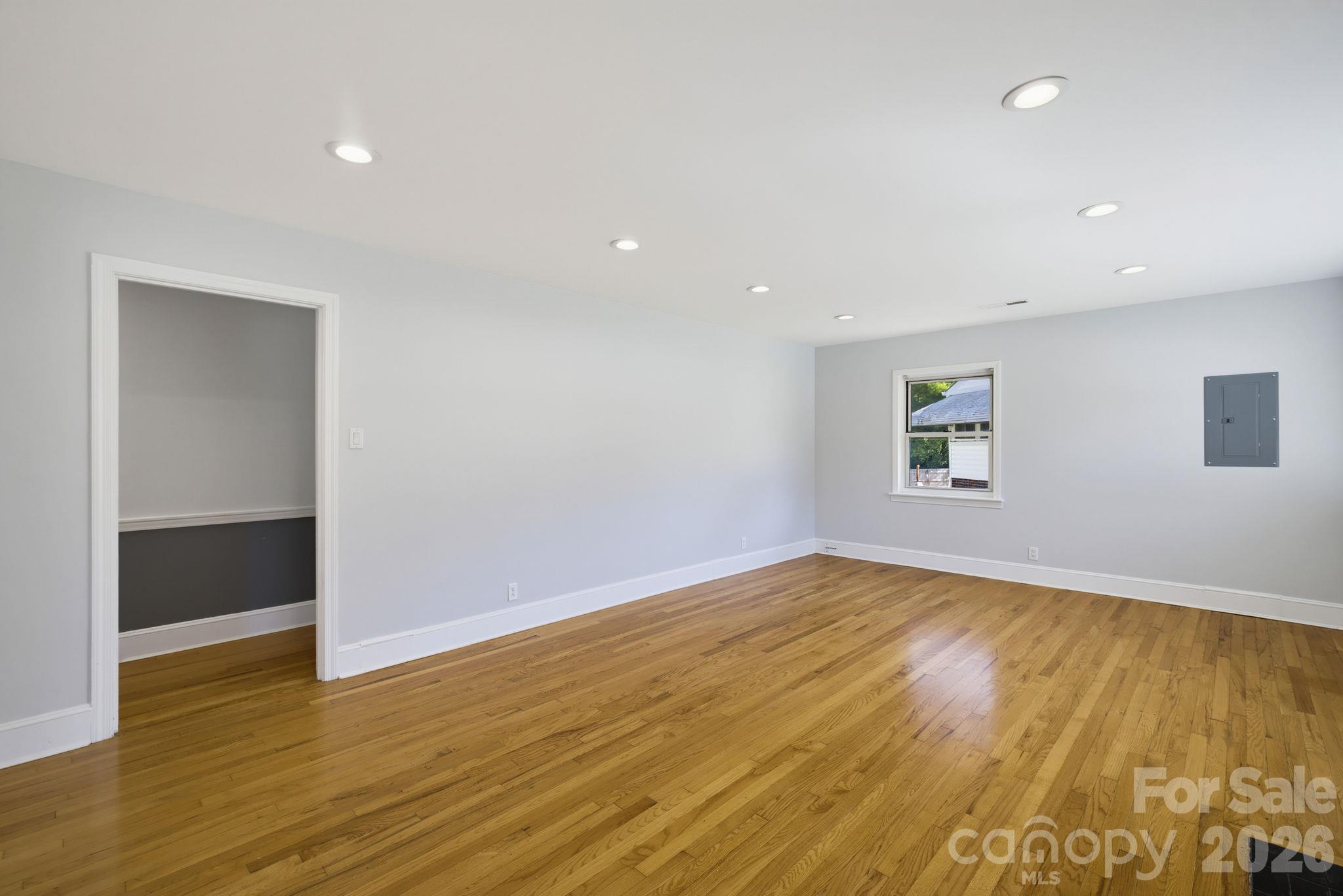 Single Family Residence at 337 E Rhyne Avenue, Winston Salem, photo 3 of 30