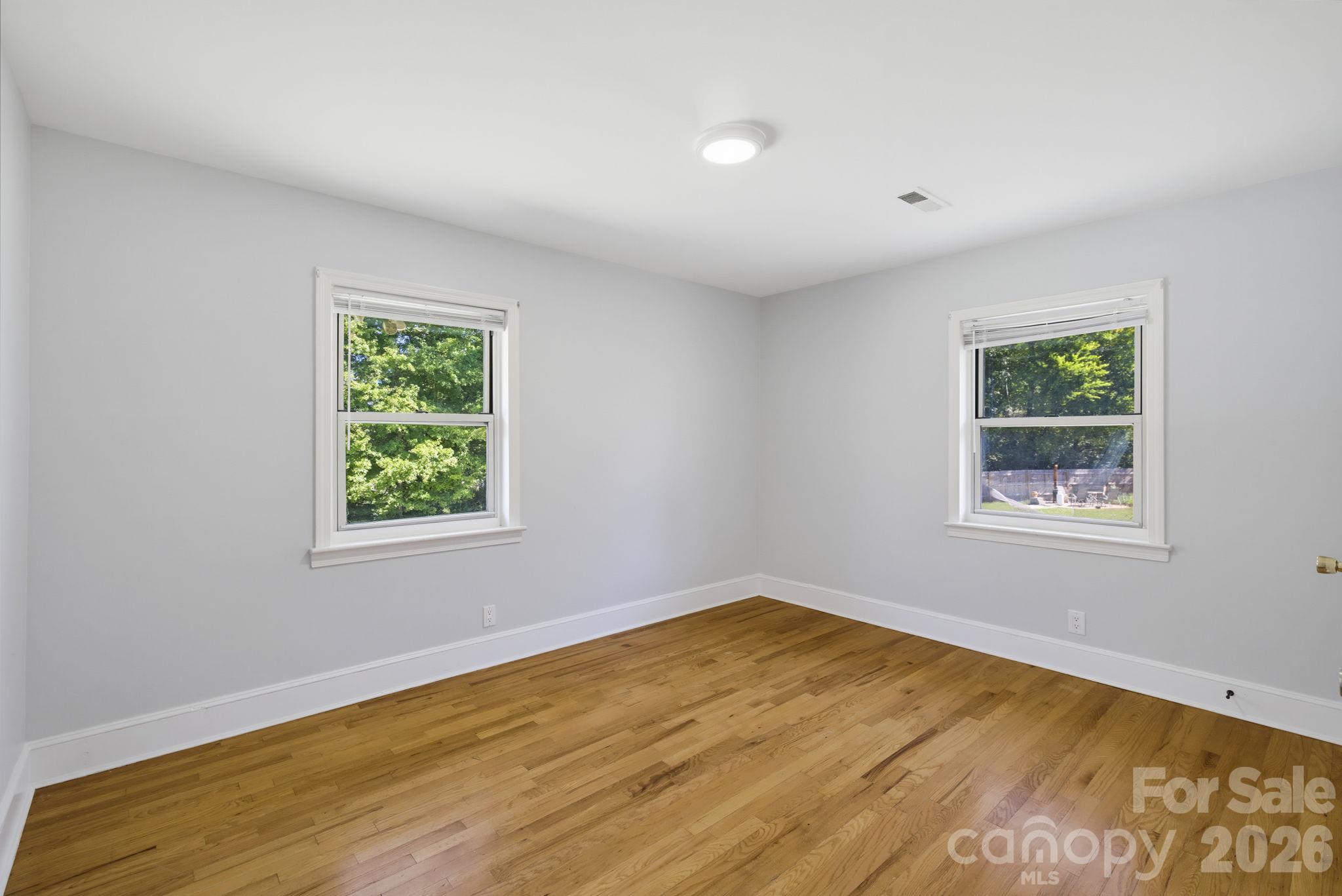 Single Family Residence at 337 E Rhyne Avenue, Winston Salem, photo 9 of 30