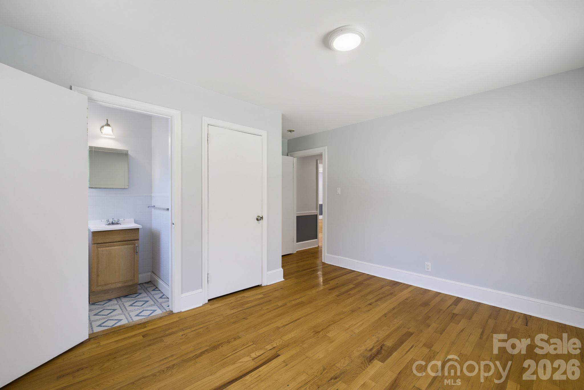 Single Family Residence at 337 E Rhyne Avenue, Winston Salem, photo 10 of 30