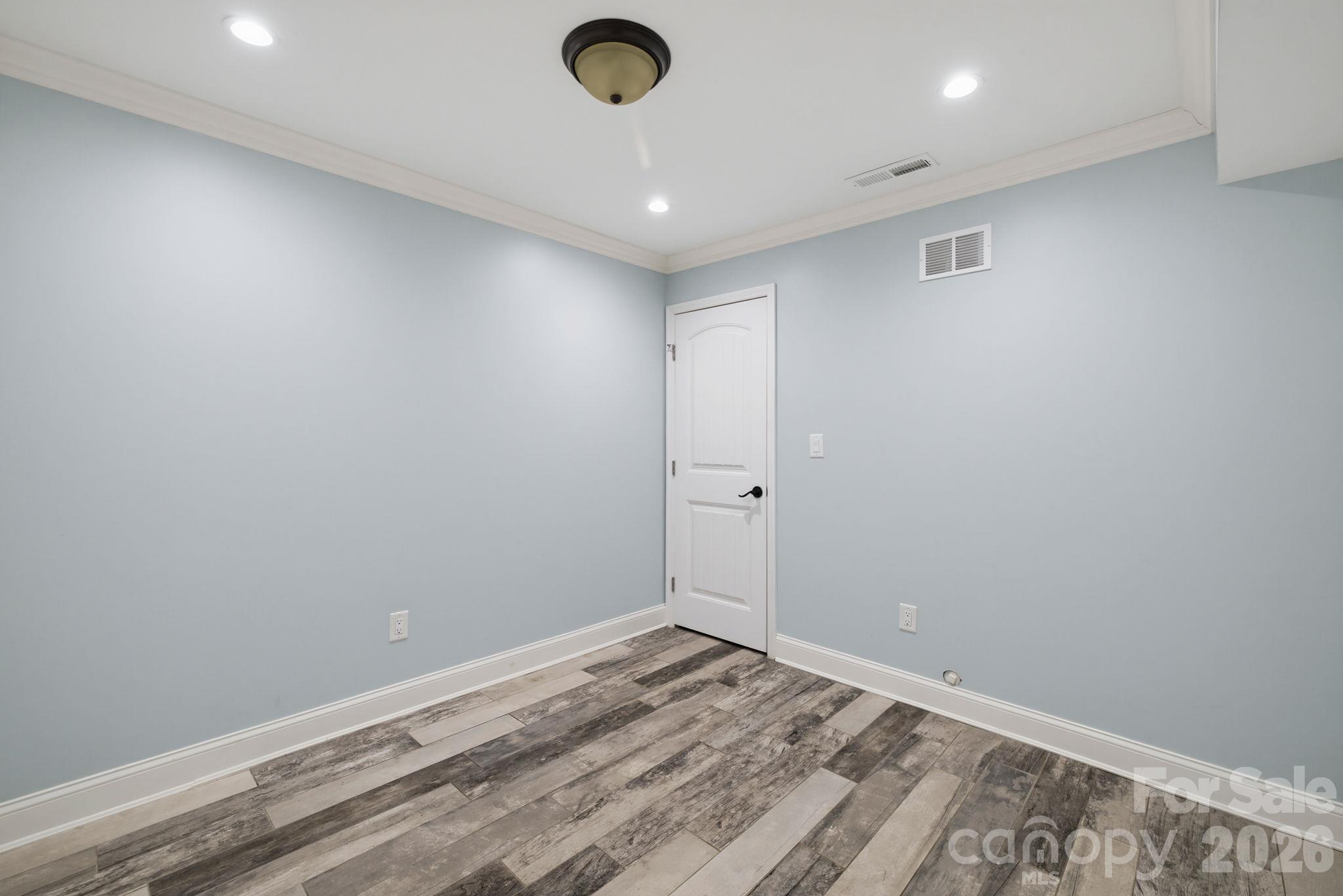 Single Family Residence at 337 E Rhyne Avenue, Winston Salem, photo 28 of 30