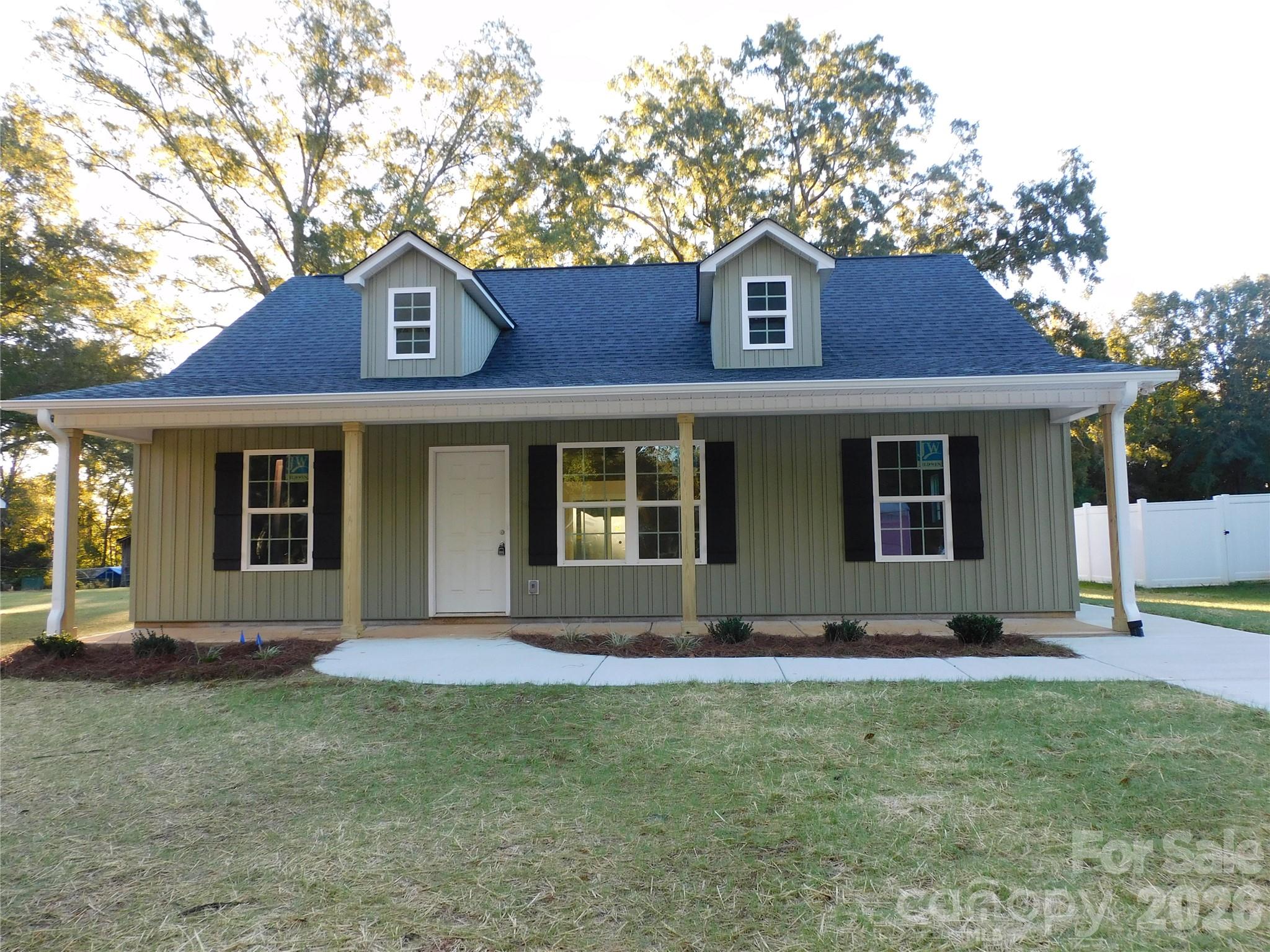 Single Family Residence at 220 Mcclain Street, York, photo 2 of 16